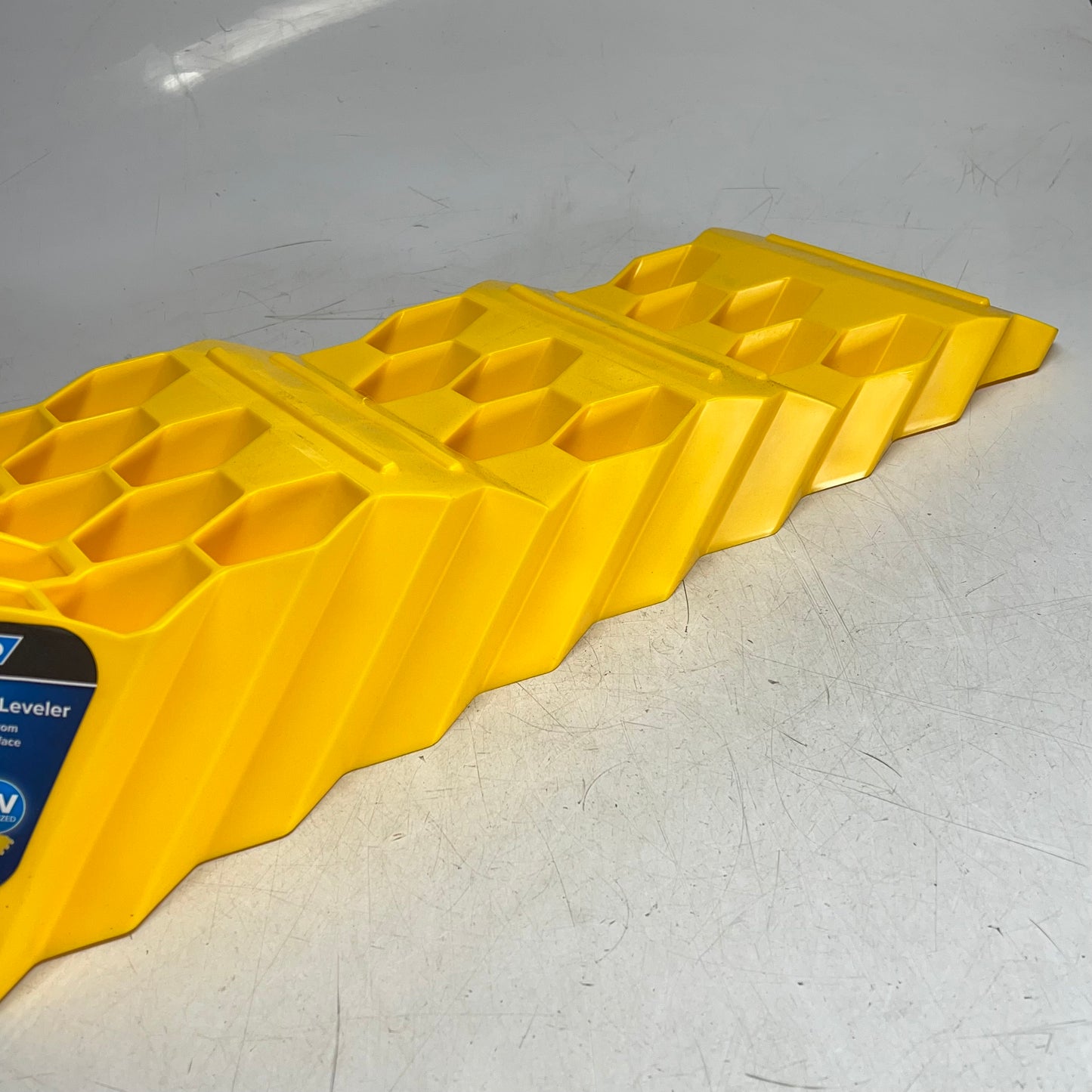 ZA@ CAMCO Super Tri-leveler Durable Resin 3 Level Heights 10,000 Lb Capacity 21028