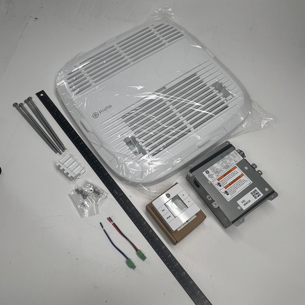 GE APPLIANCES Air Conditioner Ceiling Assembly 120 Volt White RVACS-NKITW