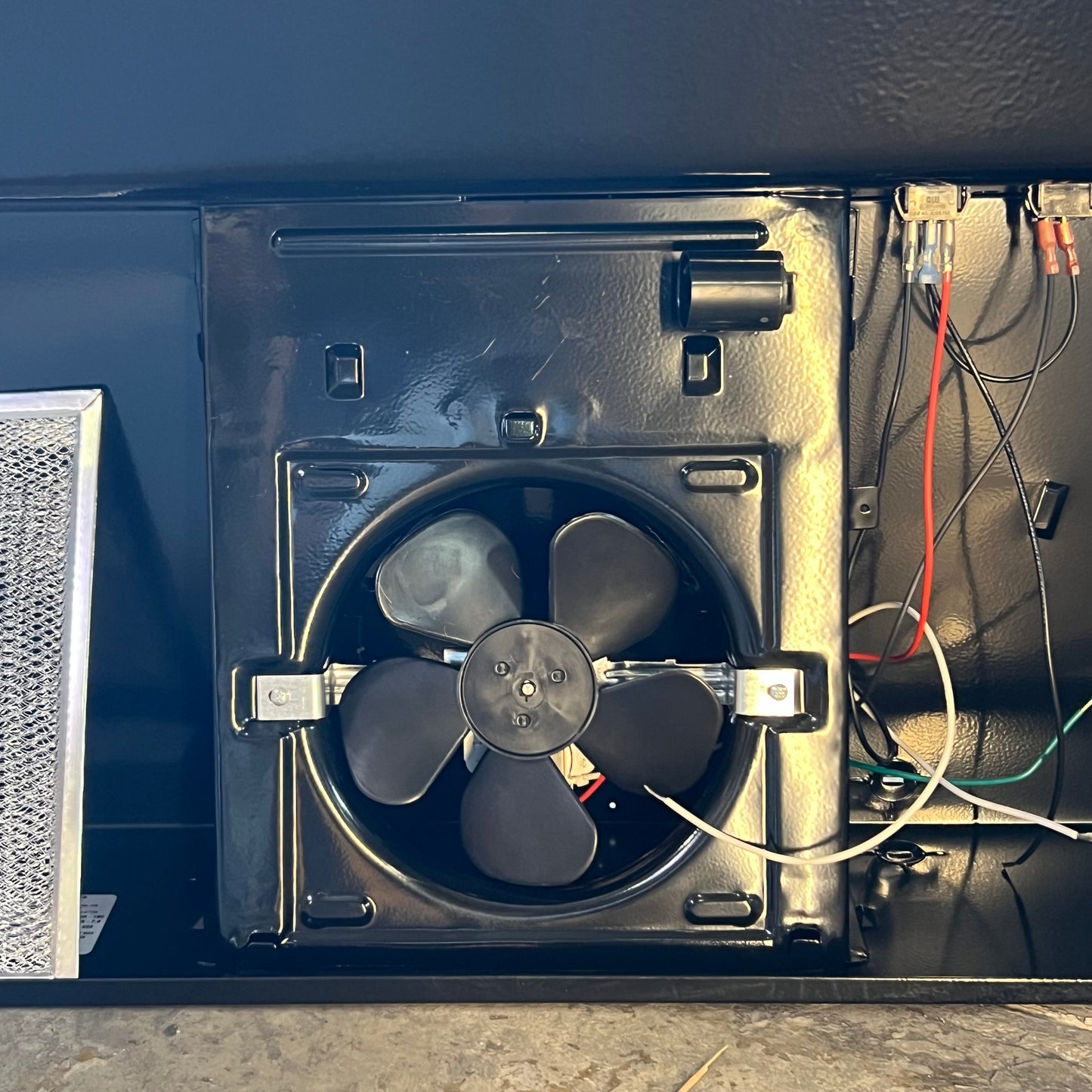 AIRKING Under Cabinet Convertible Range Hood 3.5" x 10" Black AV1366