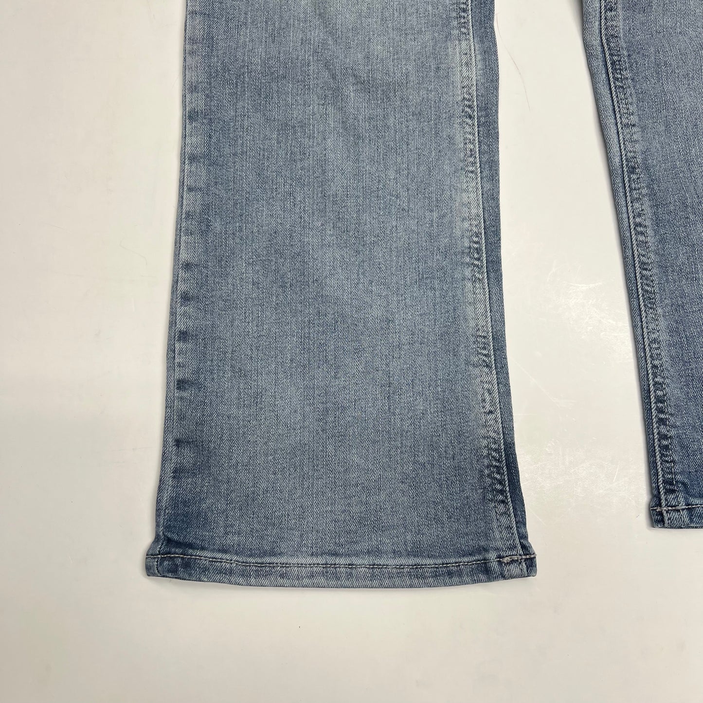 SILVER JEANS CO Elyse Curvy Fit Mid Rise Boot Jeans Women's Sz 31/31 Light Wash