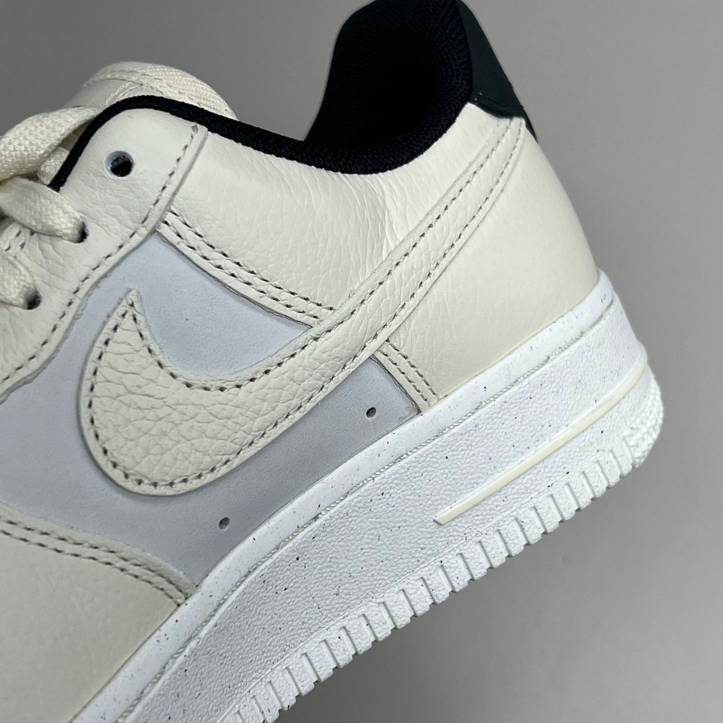 NIKE Air Force 1 07' LX Leather Sz Women's 7 Sail/Coconut Milk-Black DZ2708 101