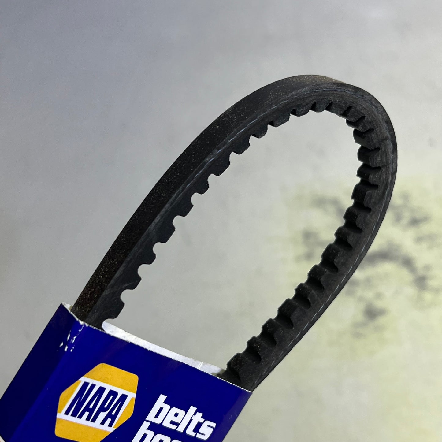 NAPA OE Quality XL V-Belt For Audi, BMW, GMC & More 7/16" x 35-3/8 Black 257345