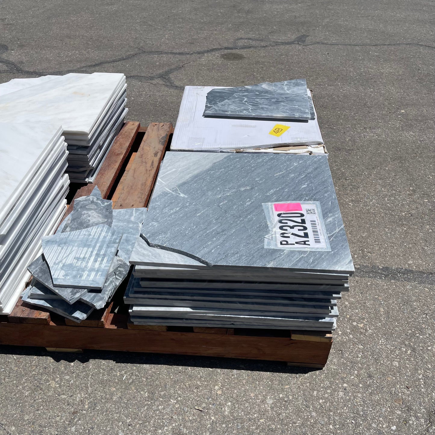 ZA@ Pallet of RIAD Casablanca Carrara & Bardiglio Grey Tiles 18"x18" (Some Broken, see images)
