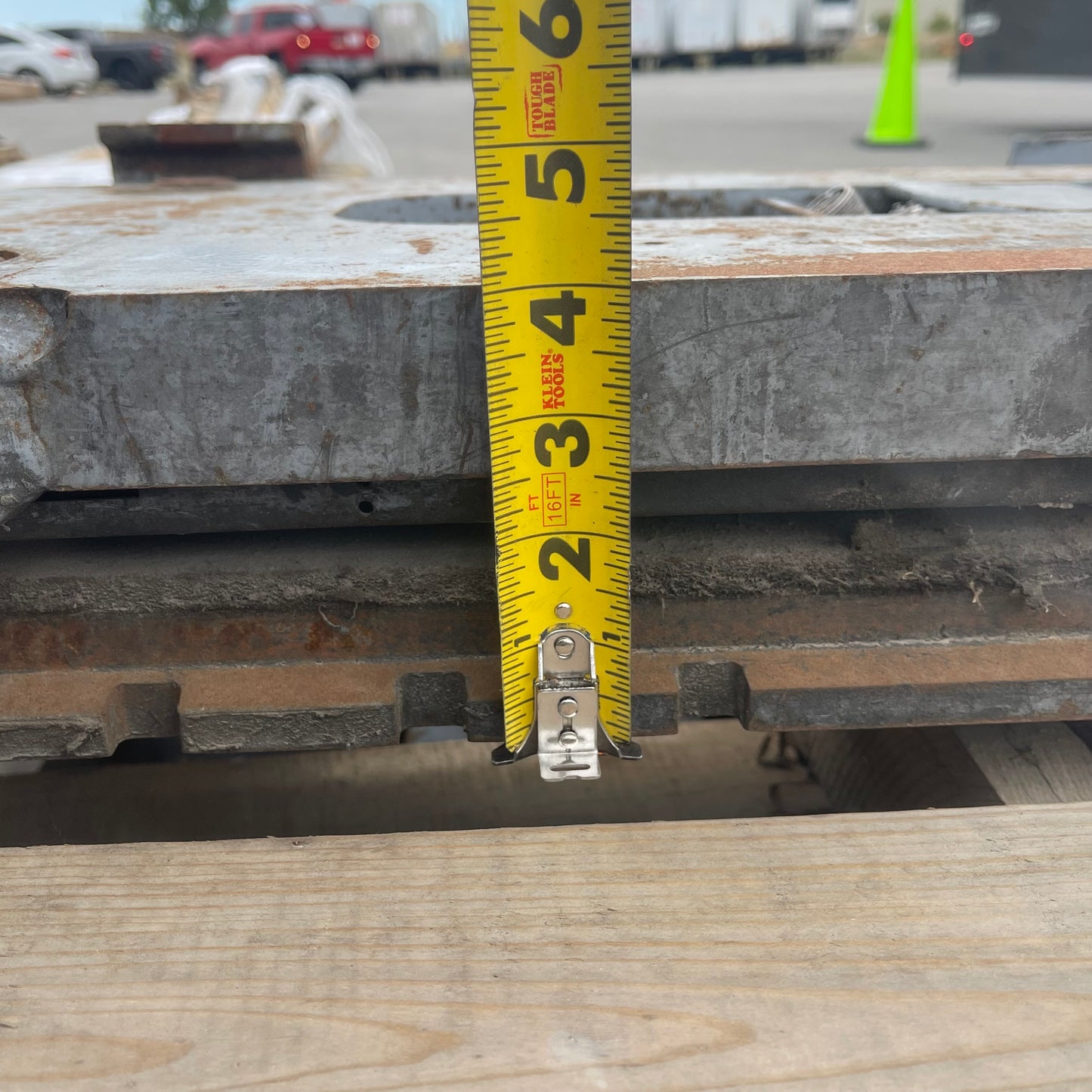 Z@ AVERY Weigh-Tronix Forklift Scale, 5000 lbs Capacity, Accuracy Class III, QTLTSC-05 (AS-IS) Roughly 415 lbs
