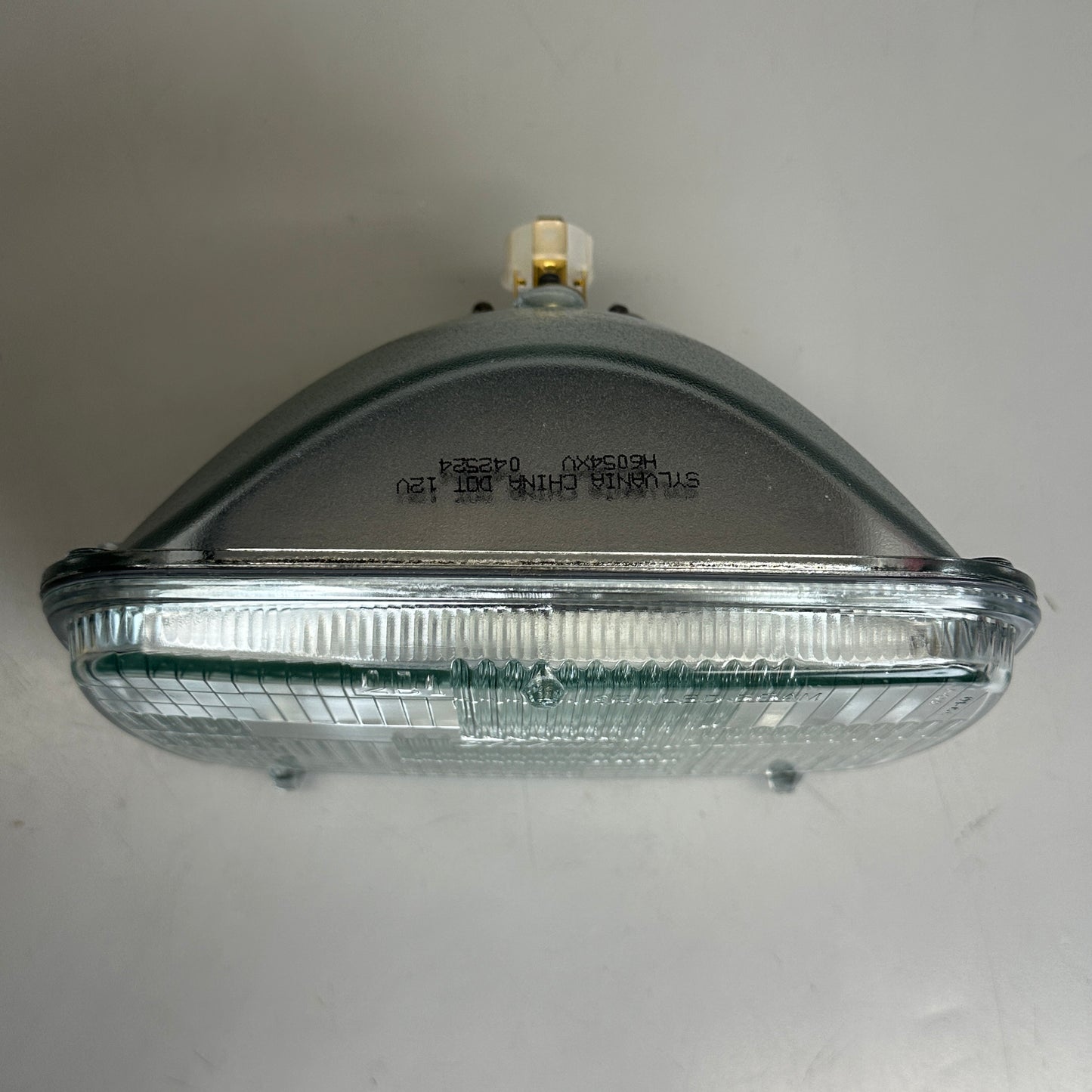 SYLVANIA XtraVision H6054 Sealed Beam Headlight 142x200 Sz 7 in X 5.5 in Silver