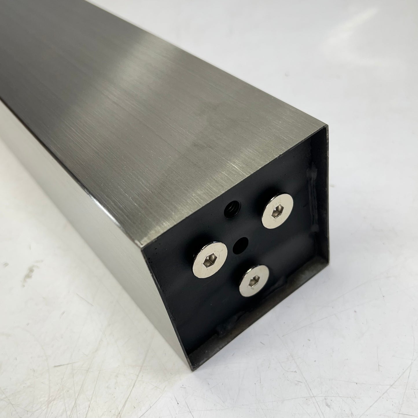 OFFICE SOURCE FURNITURE Brushed Metal Post for Rbbase23 28.5" PLTXPOST28BRU-A3