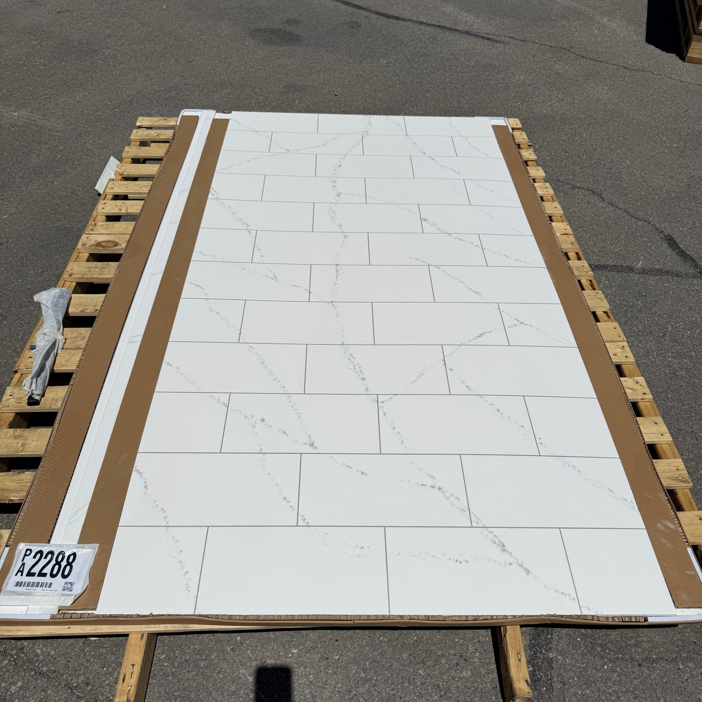 ZA@ Pallet of SAM MÜELLER Belair Solid Surface 2-Sided Shower Wall Kit (AS-IS)