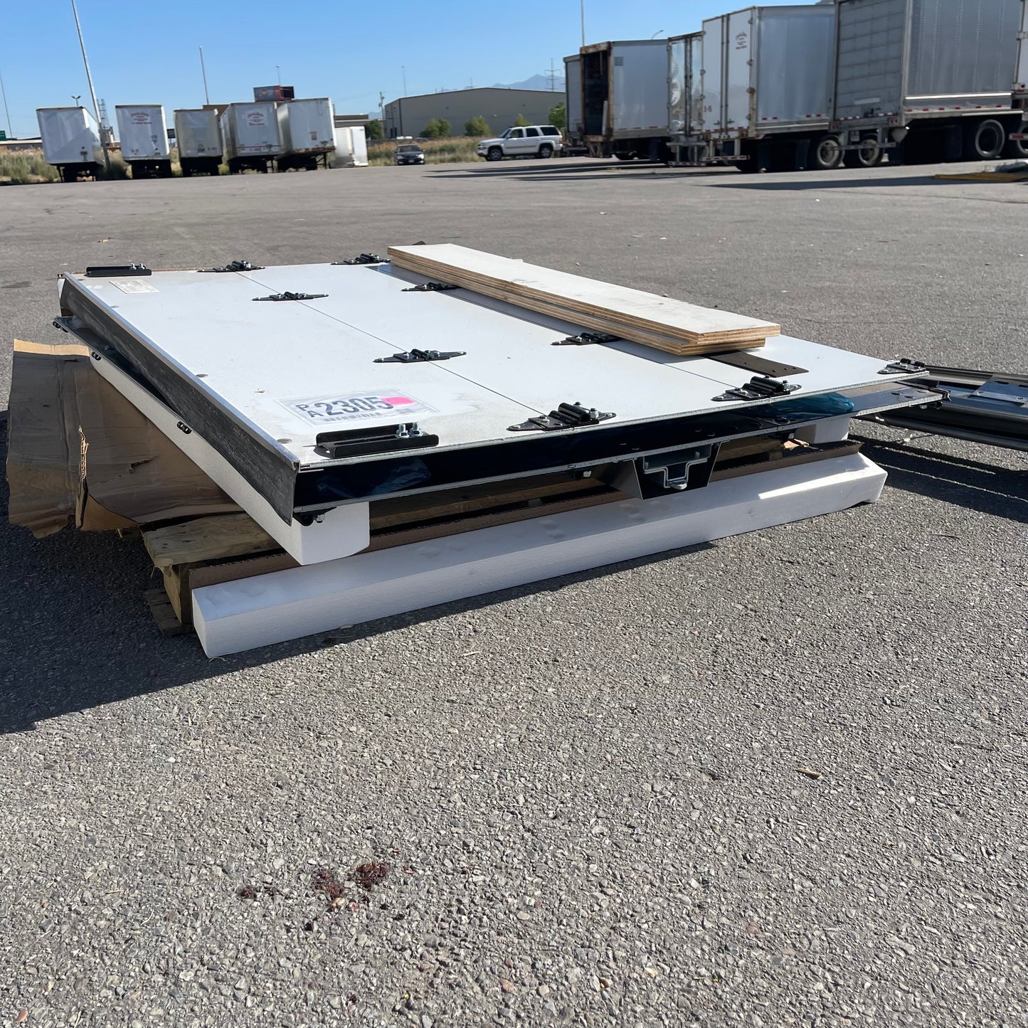 ZA@ Pallet of TRANSGLOBAL Roll-up Doors & Hardware White TGU-58.75X86X.25-UPS-WTO (AS-IS)