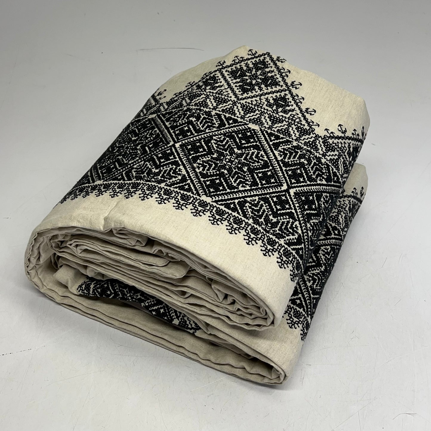 BANANA REPUBLIC Heirloom Embroidery Duvet Cover King 108"W x 96"L Black/Crème