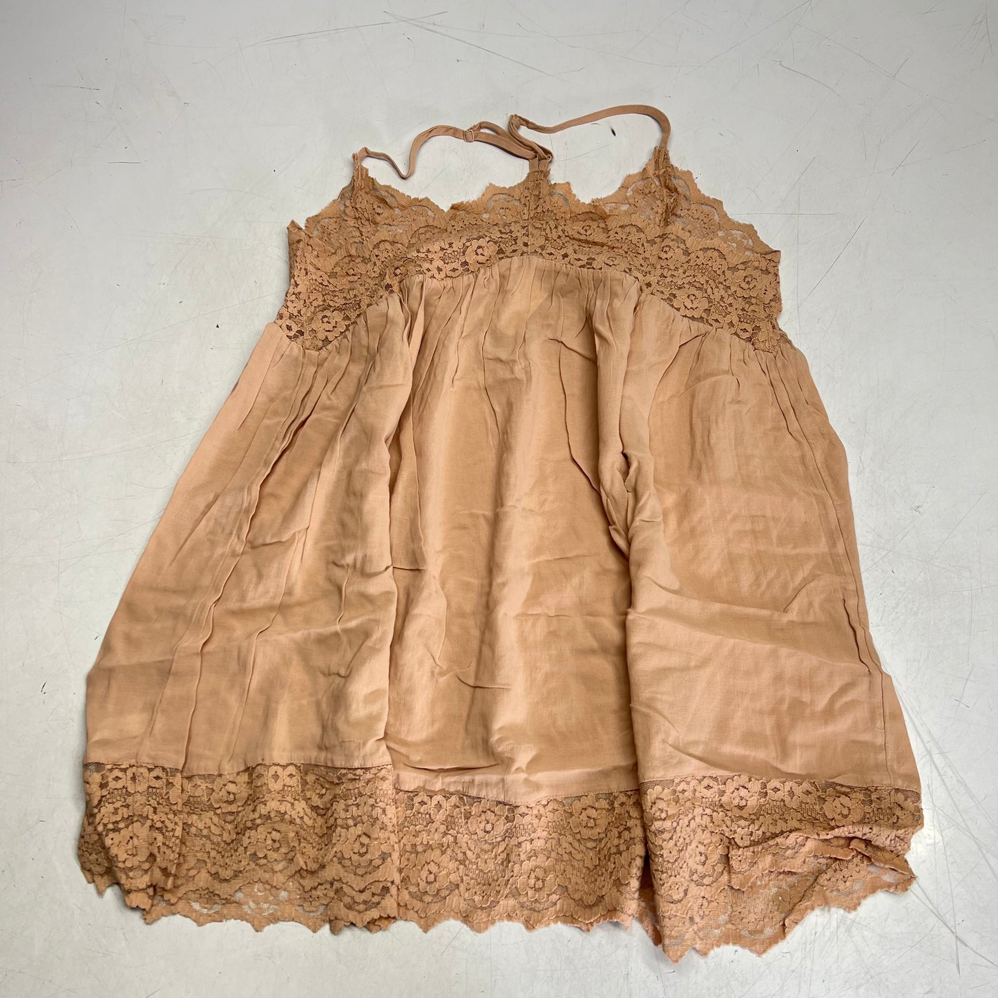 ZA@ FREE PEOPLE Fiona Lace Trim Slip Dress Women's Sz S Blush Sand 102276042 (As-Is, Small Snag on Straps)