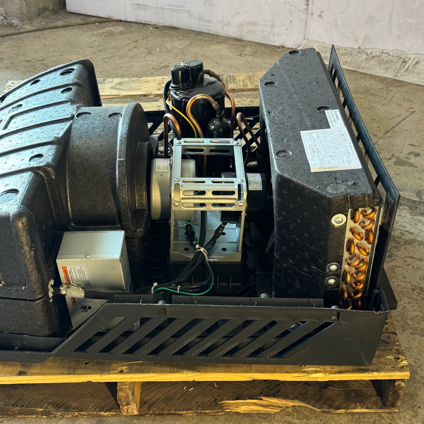 ZA@ FURRION Chill HE Replacement RV Air Conditioner for Coleman Setup - 15000BTU (New Other, Cosmetic Damaged)