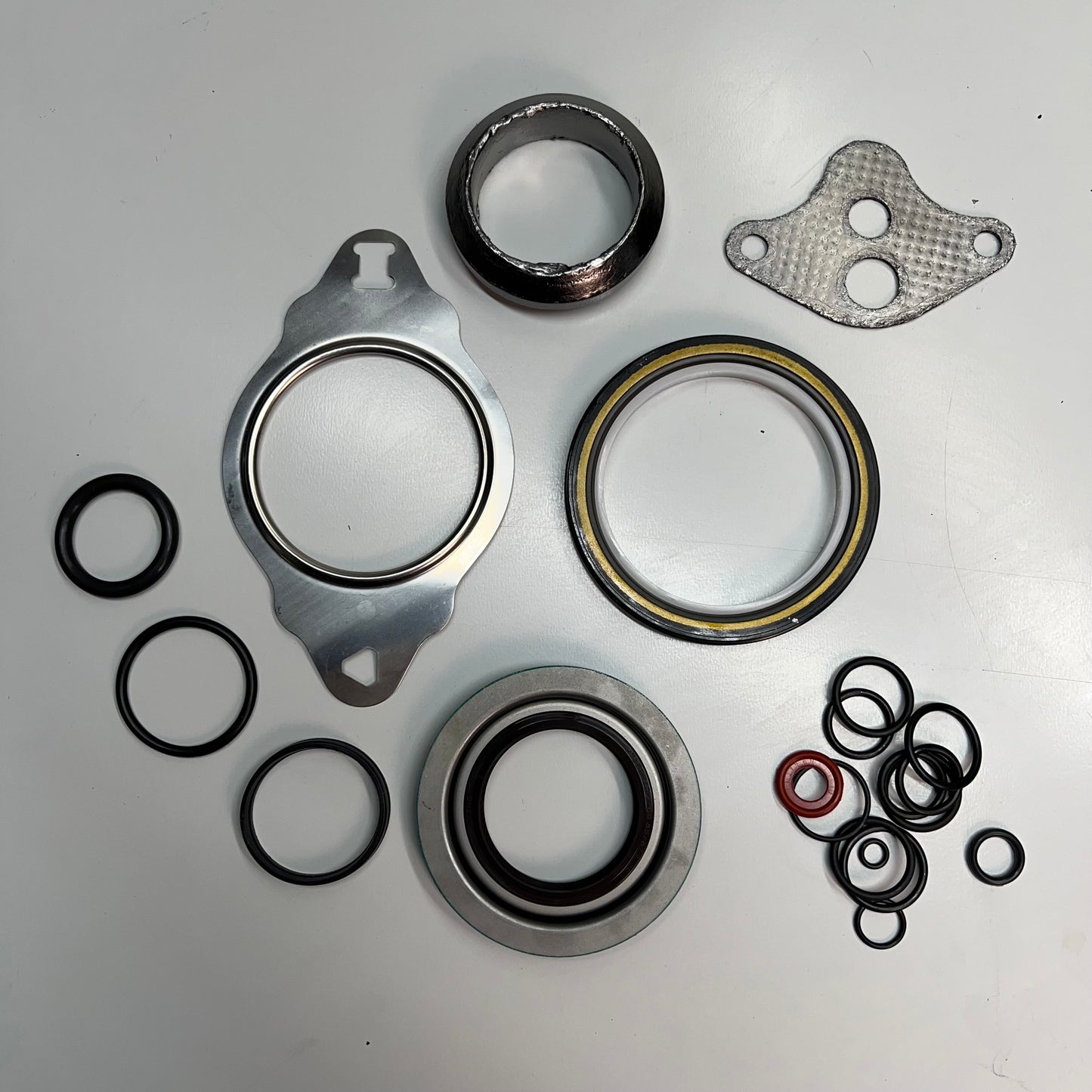 MAHLE Engine Gasket Set For Buick, Chevrolet & Pontiac Made In USA Part 95-3667