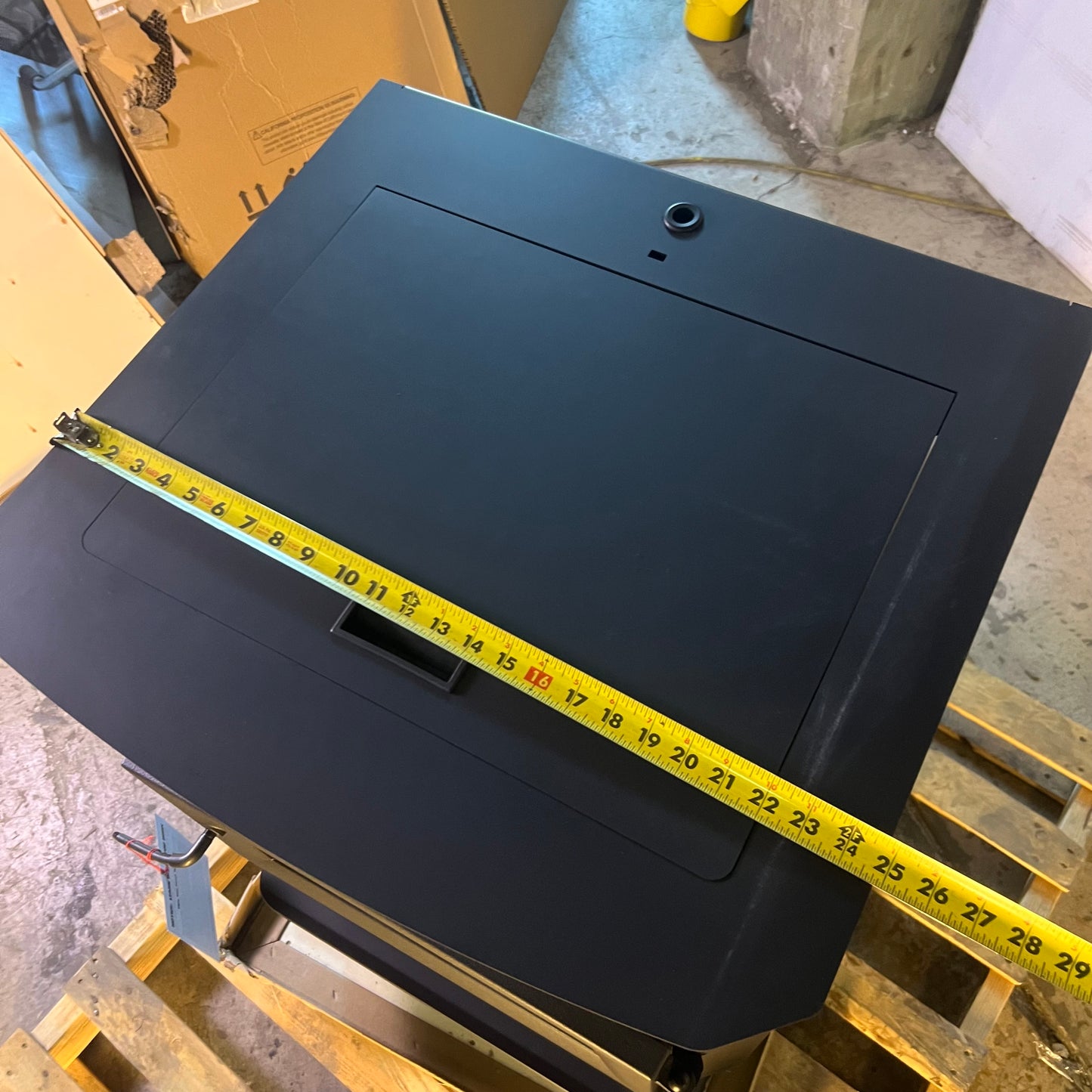 ZA@ Pallet of STOVE COMPANY 2200 sq. ft. Pedestal Pallet Stove 90 Lbs, Hopper Wi-fi US5517-W