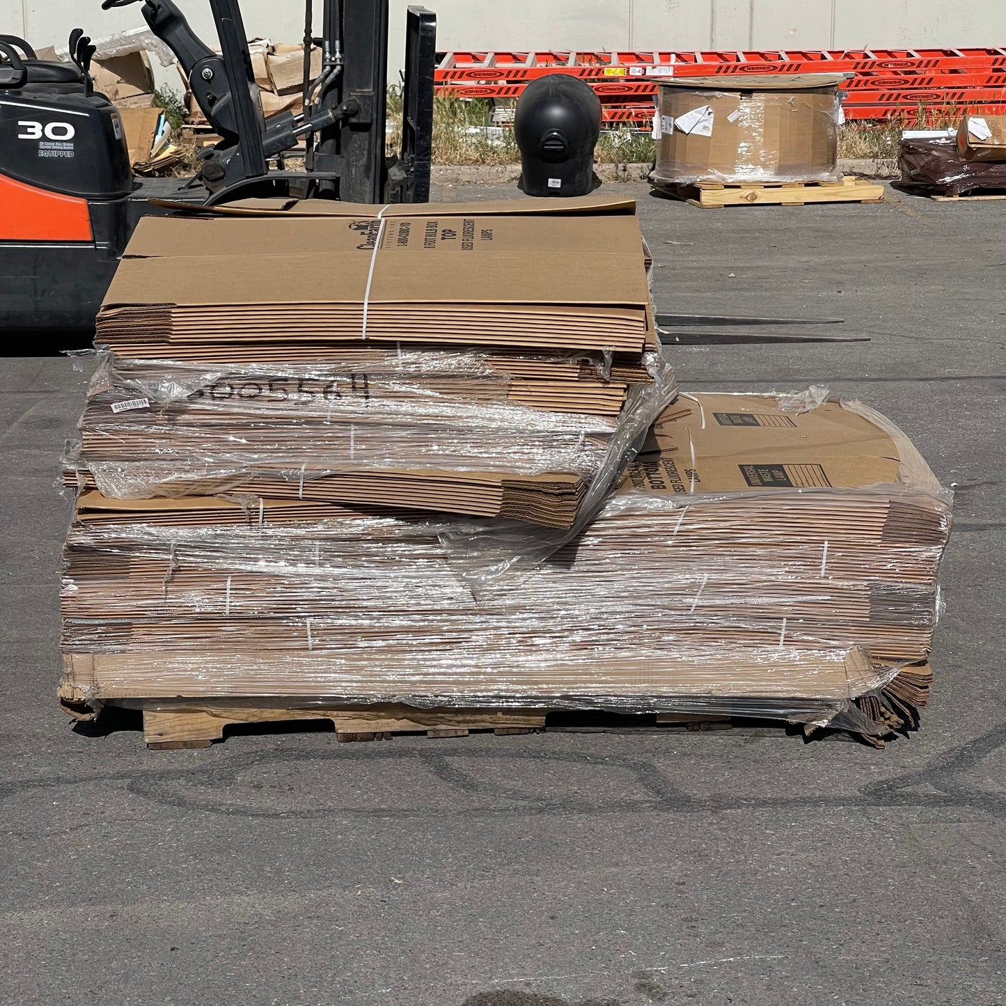 ZA@ Pallet of CLEANEARTH ( Pack) Bulb Cardboard Boxes for Fluorescent Lamps 8 ft (AS-IS)