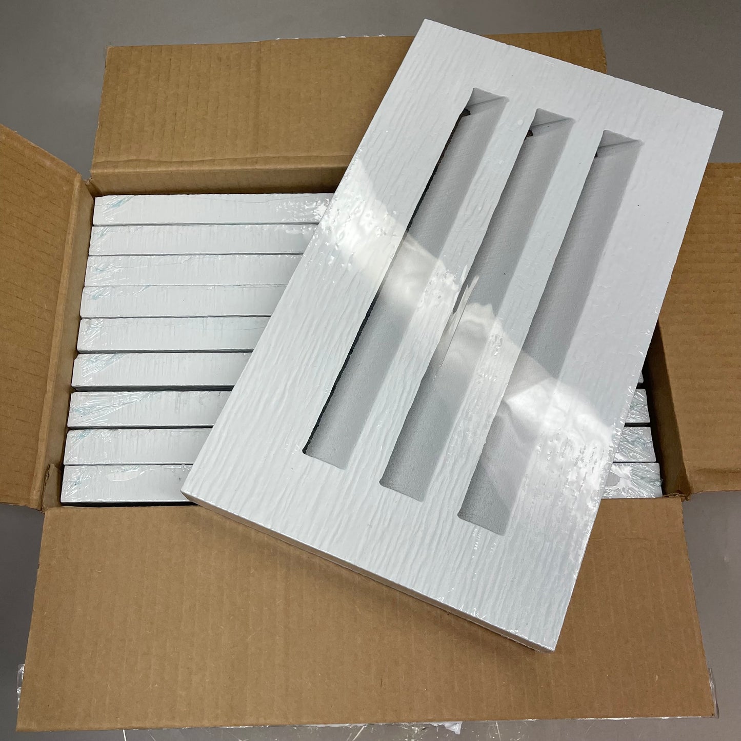 PORTLANDPRODUCTS (10 PACK) Rustic House Vent O/D 9.25" x 16" with 1" x 12" Slots Arctic White AWR408HV