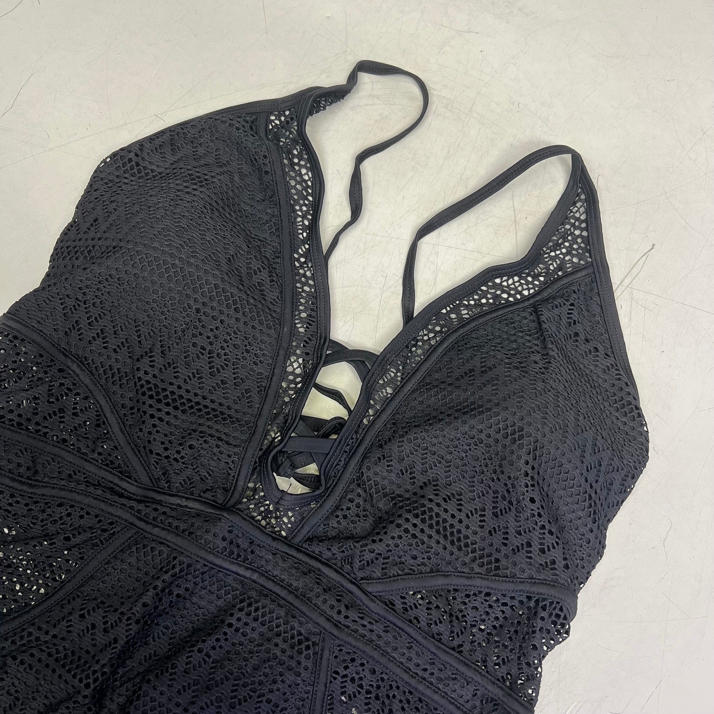 CHARMO Solid Cross Plunge Crochet One Piece Swimsuit Women's Sz M Black