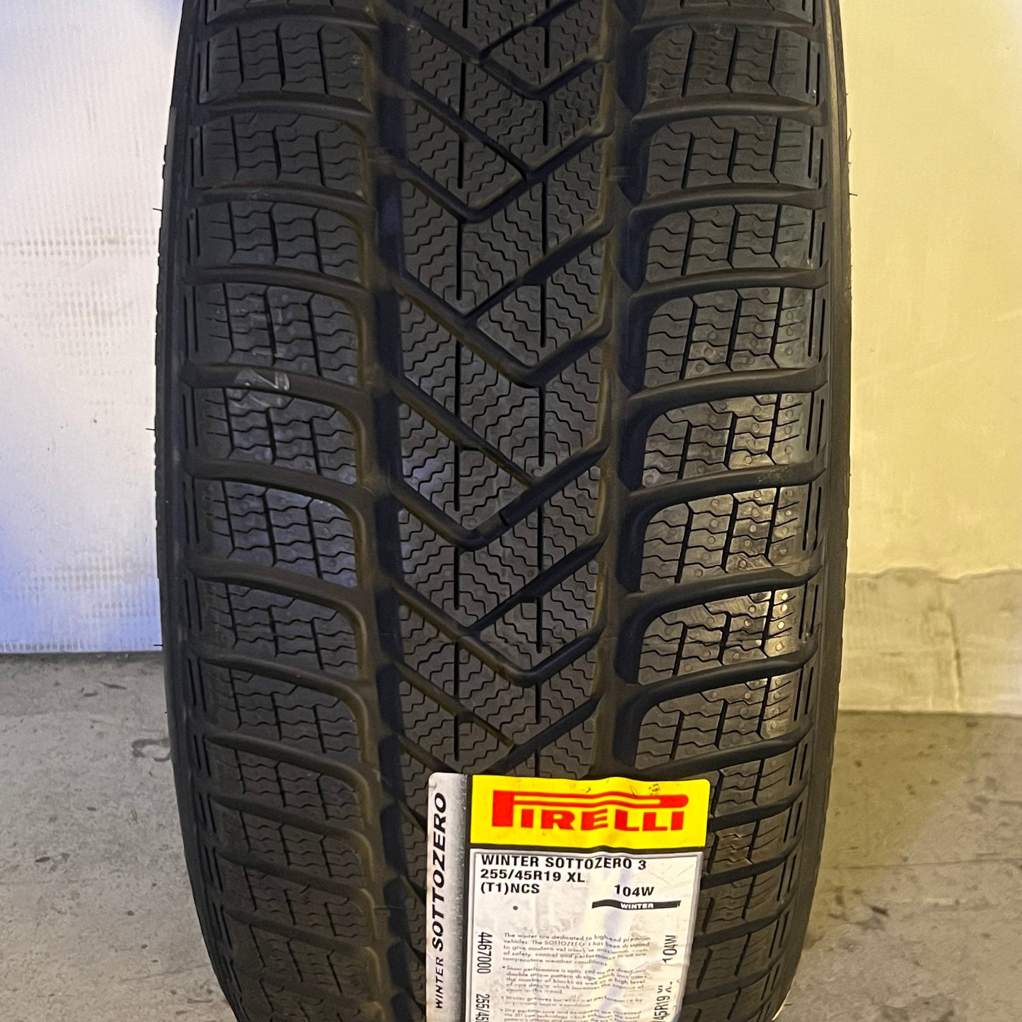 ZA@ PIRELLI Winter Sottozero 3 Tire 255/45R19 XL, DOT 2624 (New)