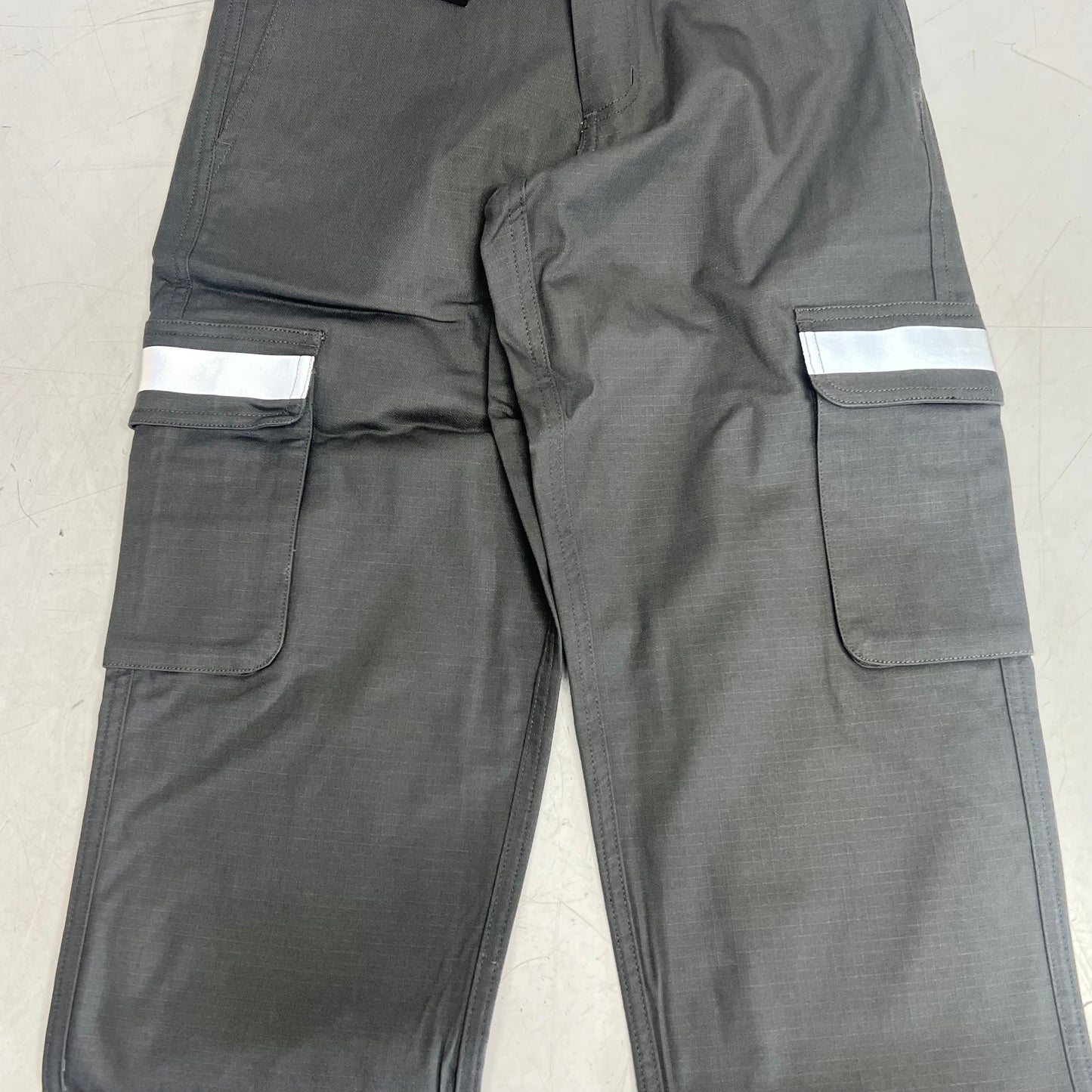 NORTHERN GRAVITY GEAR Cargo Reflective Pants Flame Resistant Boy's Sz 2x32 Grey