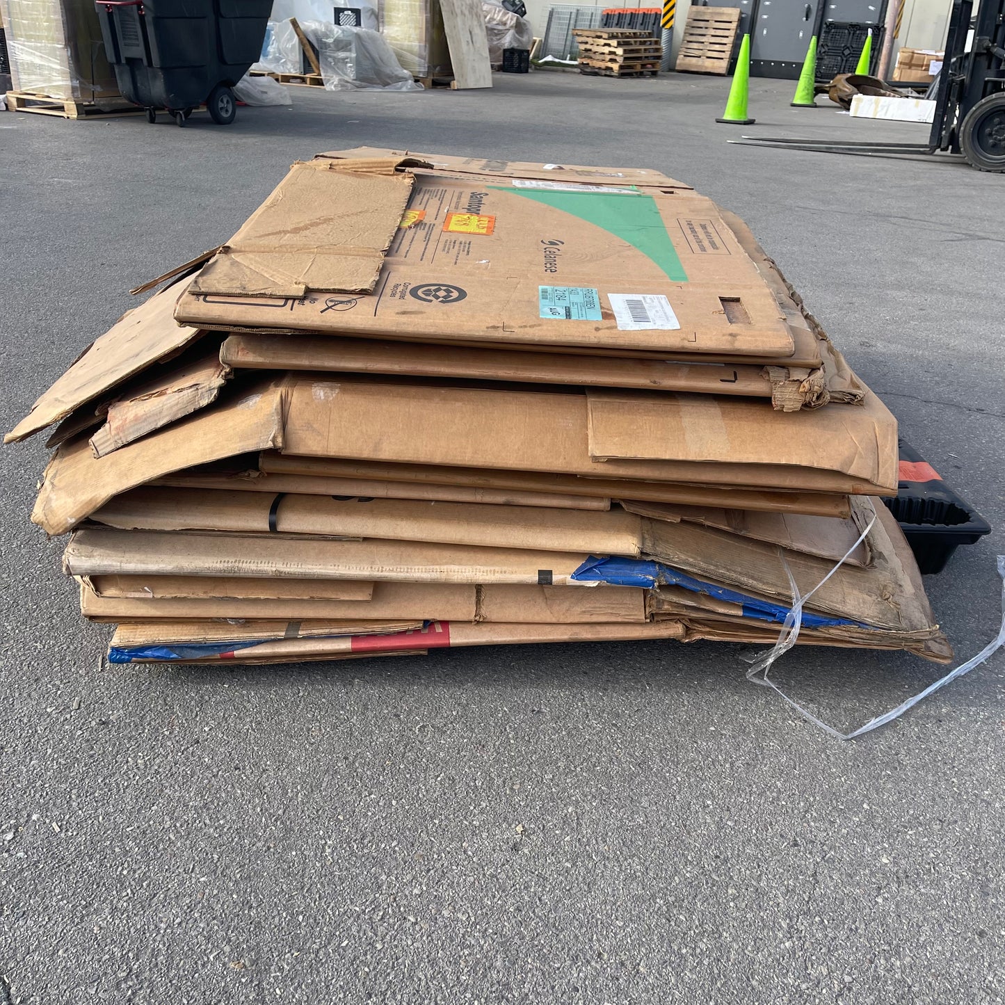 ZA@ Pallet of MIXED Gaylord Boxes (AS-IS)(A)