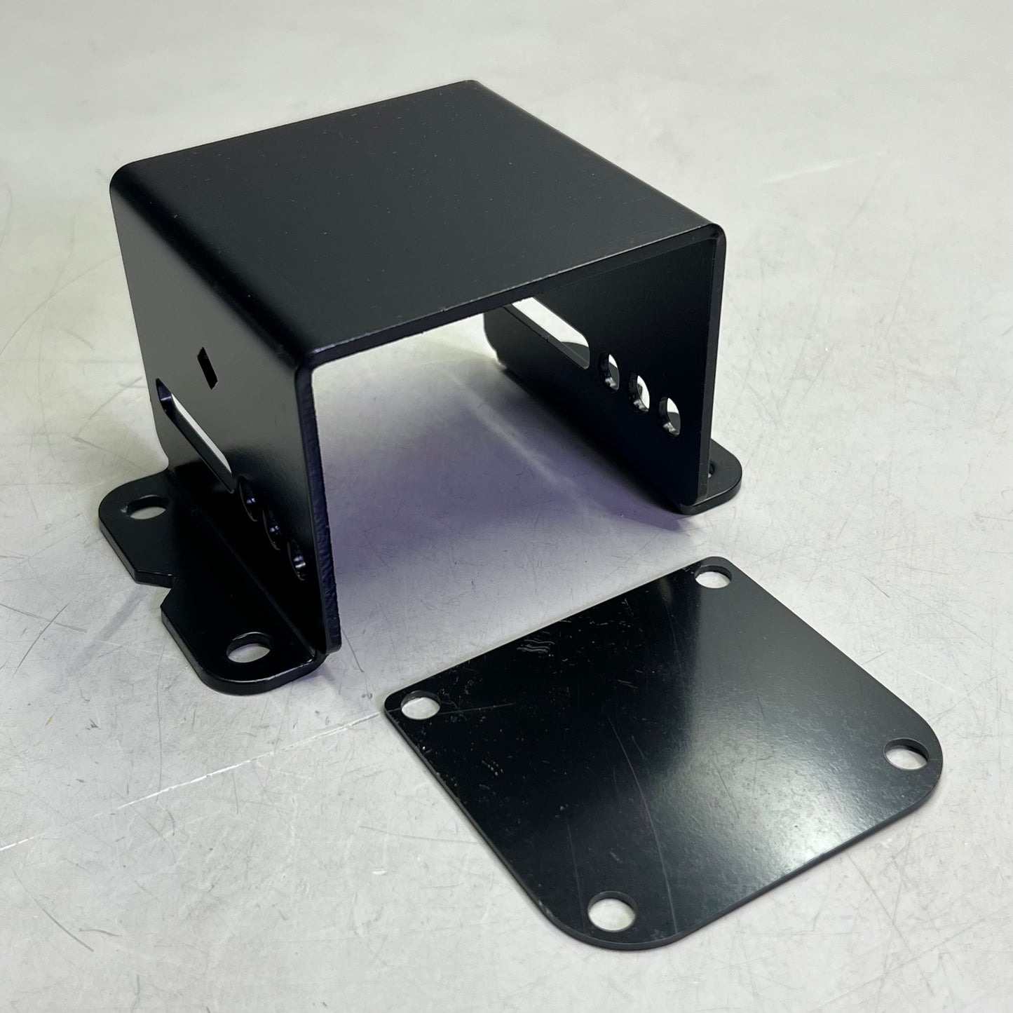 FUSION 2 x 2 Video Wall Cart LVM2X2U (Qty: 1, 179Lbs) (New Other, Distressed Box)
