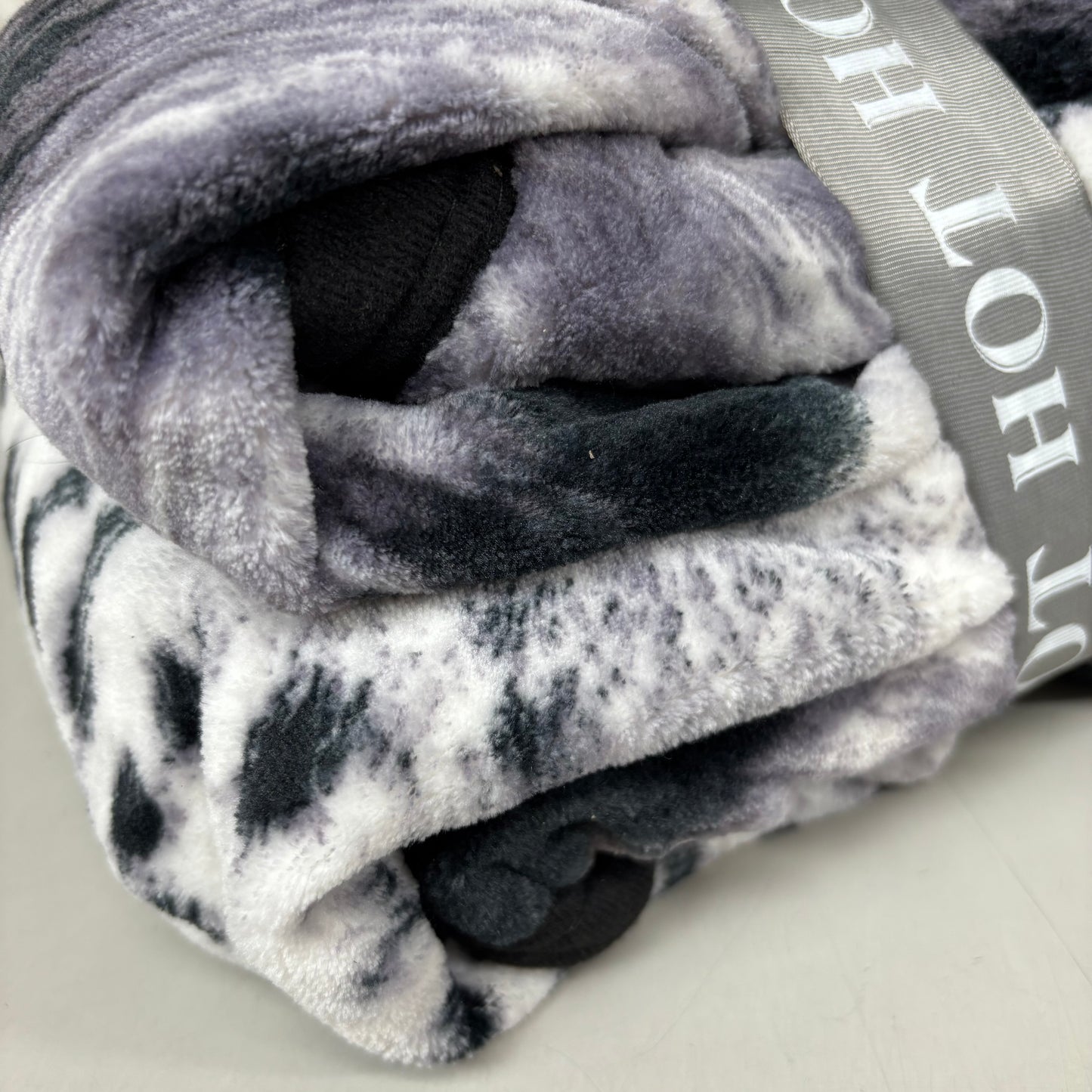 HOT Super Soft Fleece Blanket Snow Leopard Pattern One Size (Full Size) White/Grey