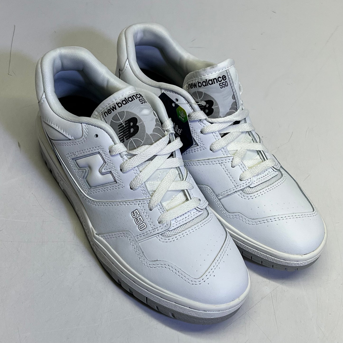 NEW BALANCE  Bb550 Low Top Basketball Sneaker Men's Sz 8.5 White XBB550PB1