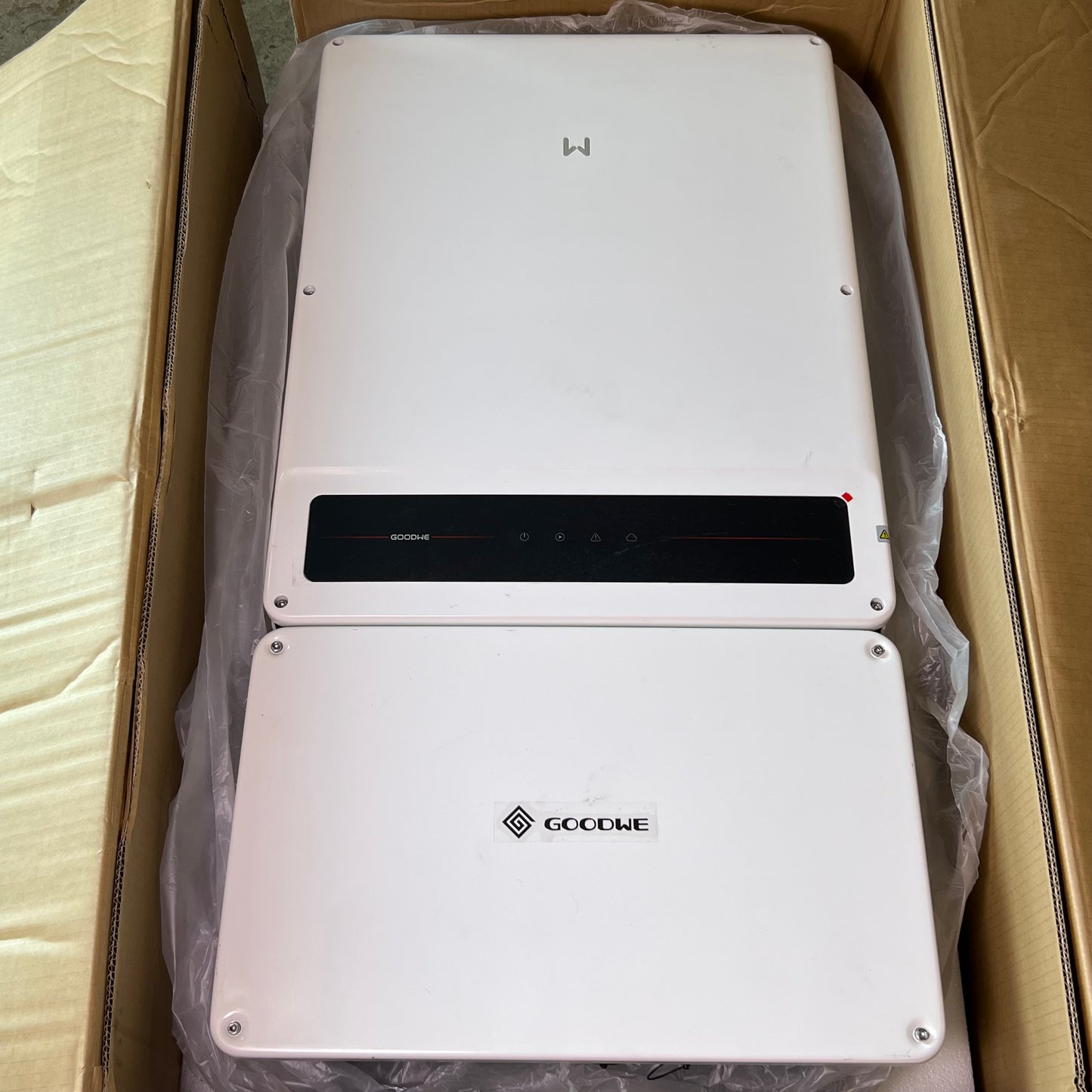 GOODWE TECHNOLOGIES Grid Tied PV Inverter 1000Vd White GW50K-SMT-US 20"L x 39"H x 10"W