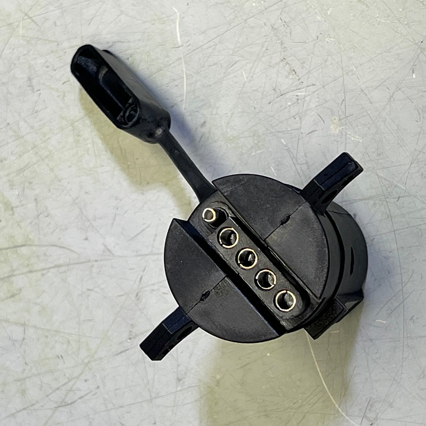 HOPKINS (2 PACK) 7 Blade To 5 Flat Adapter W/ Dust Cover Black 47375