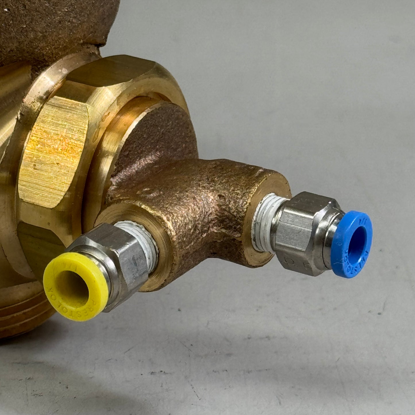 SLOAN Single-Flush Manual Concealed Flushometer Gold 9603-1.28 (New Other- (Distressed Packaging))