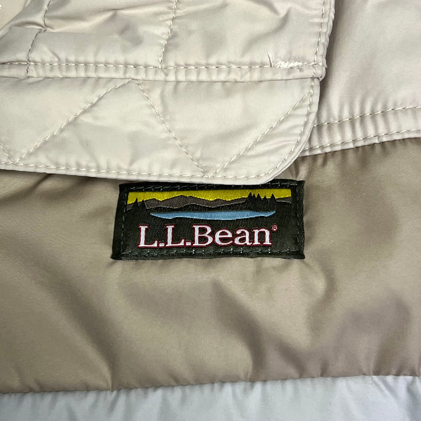 L.L. BEAN Mountain Classic Puffer Vest Women's Sz L Reg Shore/Paperwhite 513527