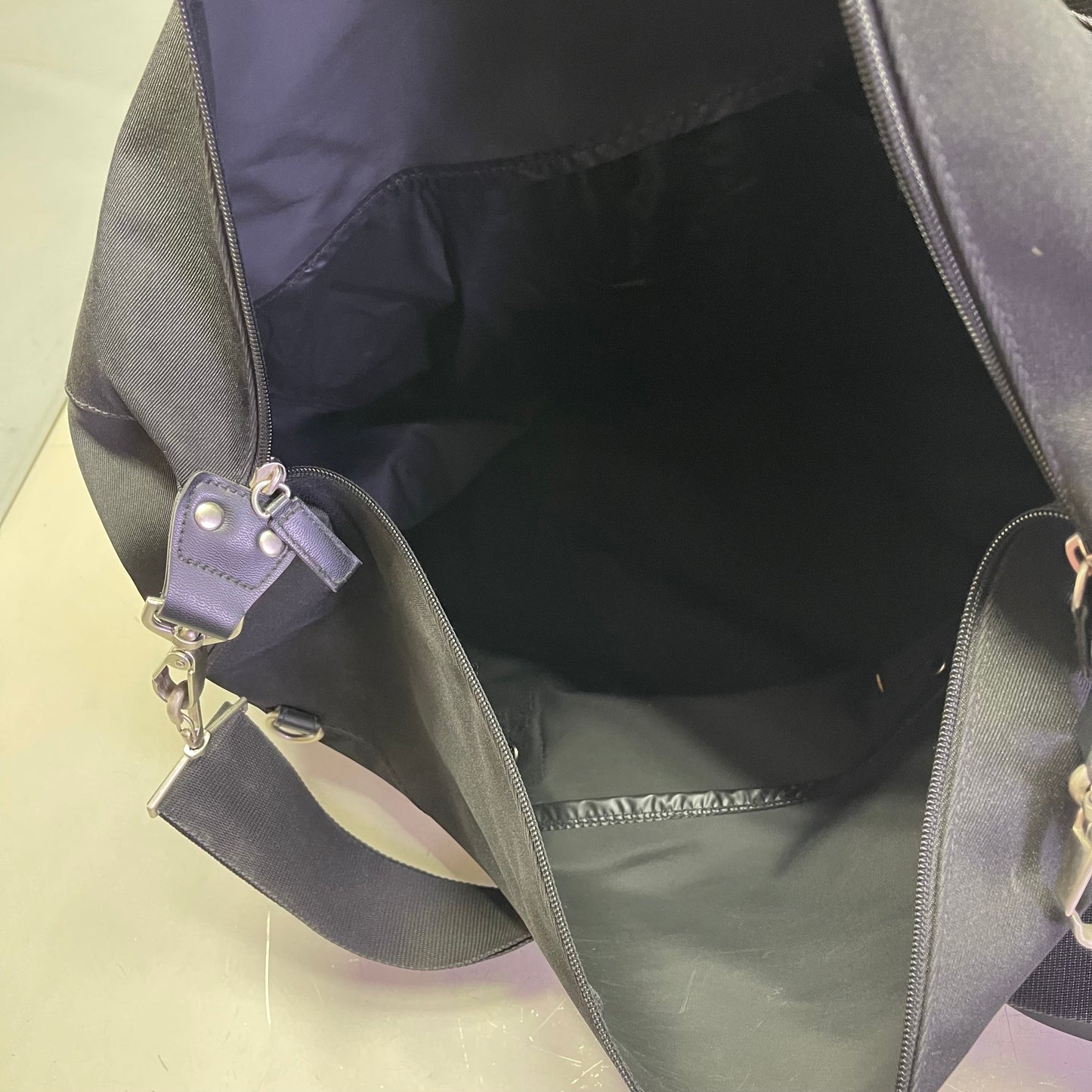 KENNETH COLE Travel/Overnight/Duffel Bag 22" x 22" x 10" Black