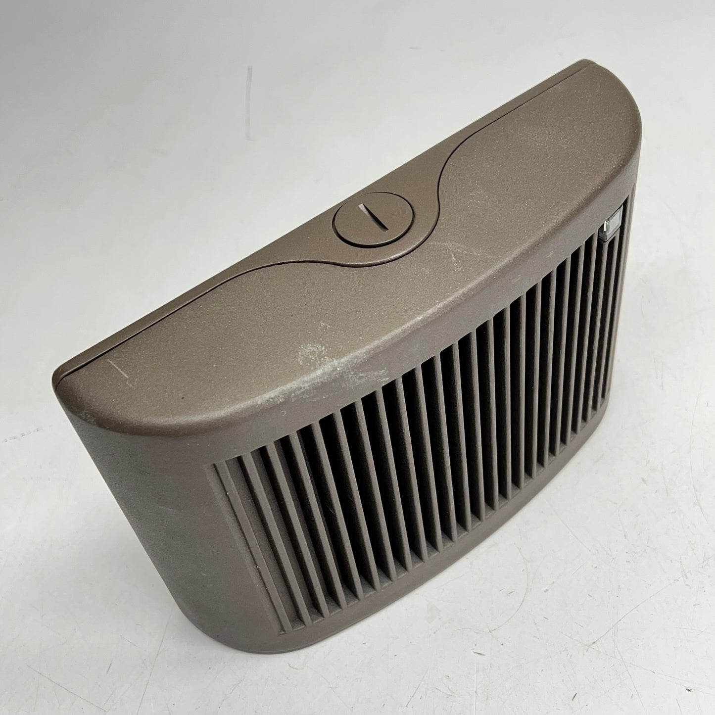 HUBBELL LIGHTING Led Wall Pack w/ Emergency Battery Backup 1500 Lumens Brown