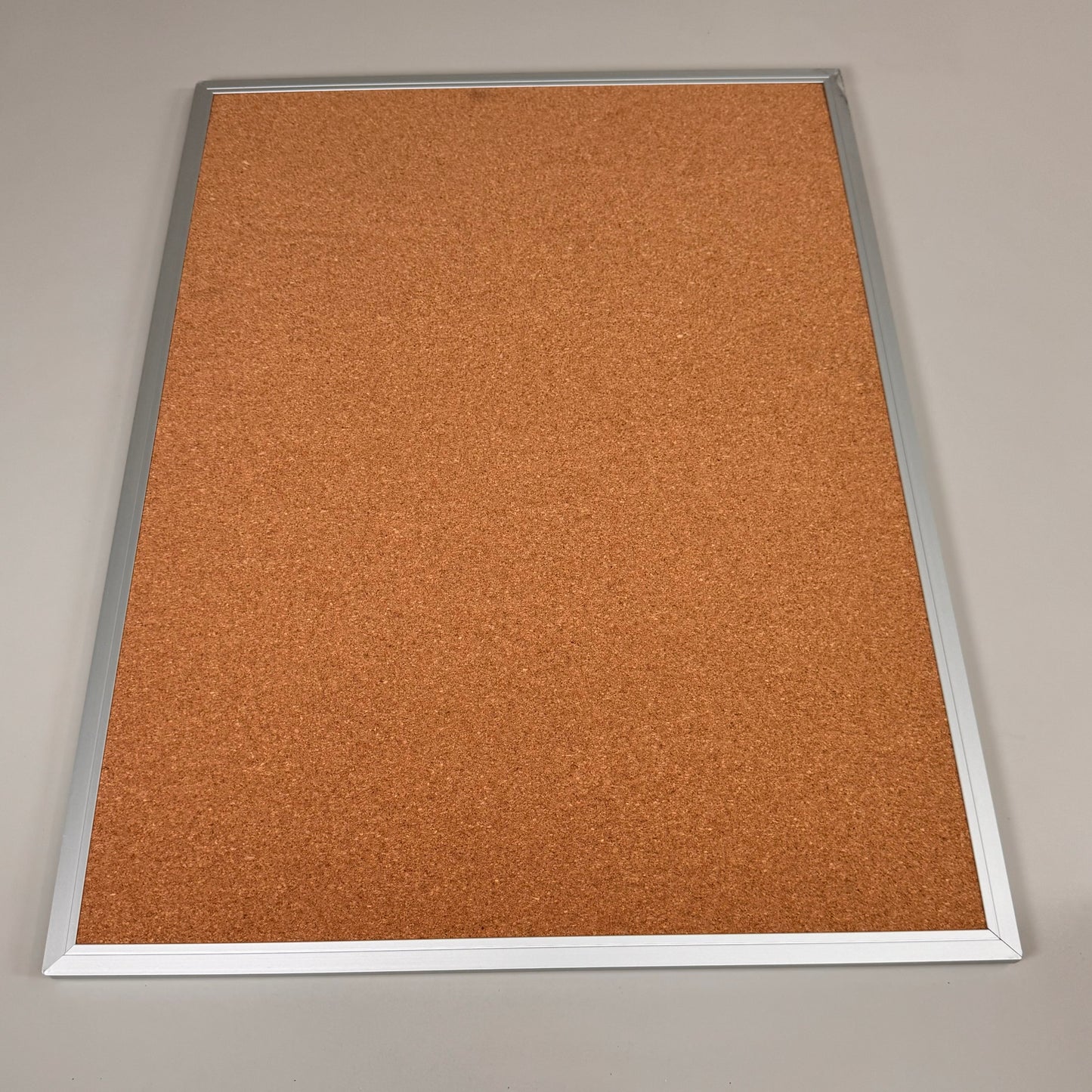 UNIVERSAL Natural Cork Board w/ Satin Finished Aluminum Frame 24"X18" UNV-43612