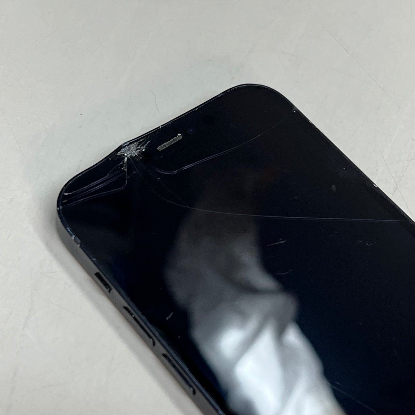 APPLE 2020 iPhone 12 64GB IOS 17 6.1" Display Black A2172 (Pre-Owned )