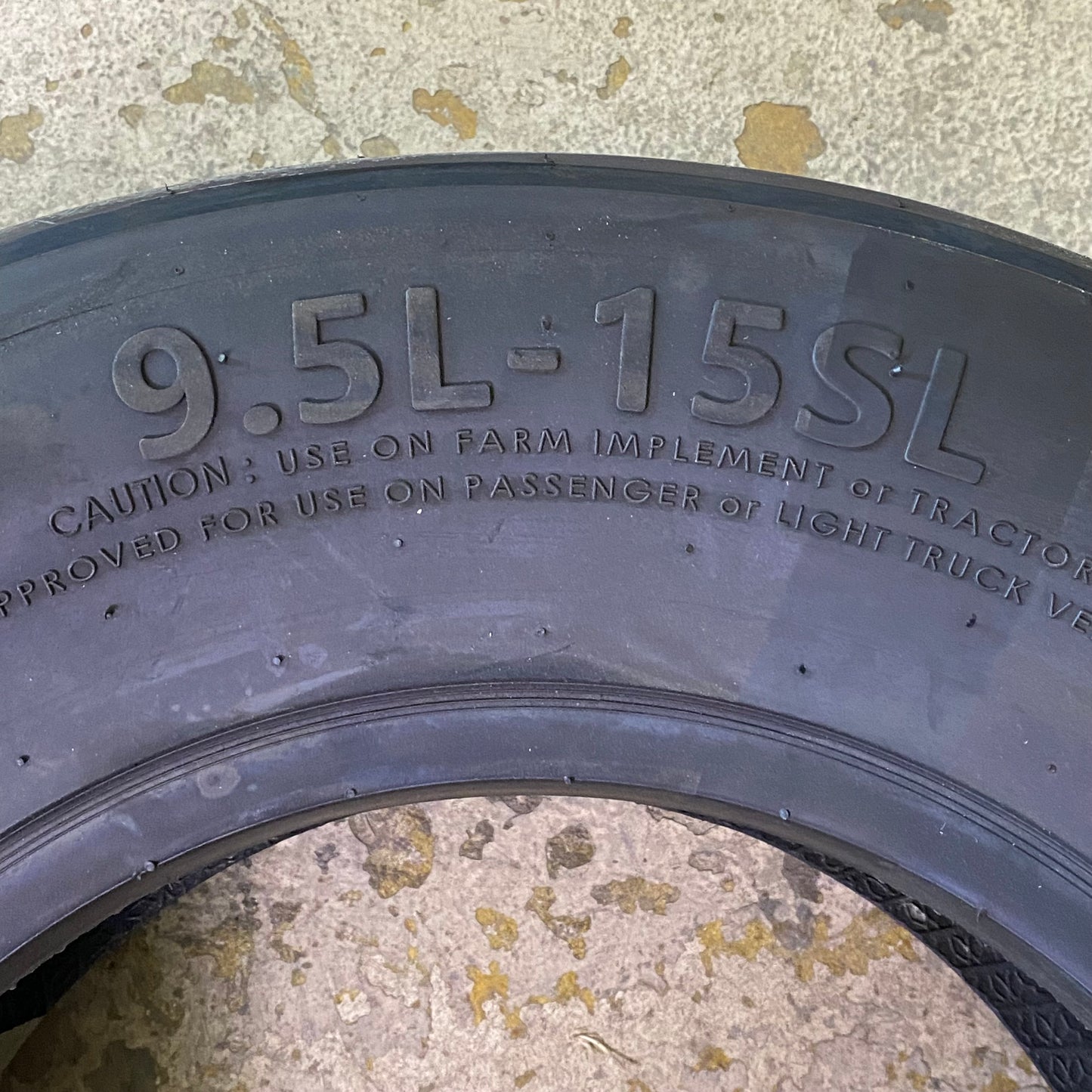 CARLSTAR Tire DOT 52202321 9.5L-15SL Black 6X17713