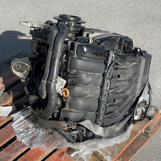 ZA@ Pallet of MIXED Engine Assembly for Volkswagen(?) (AS-IS)