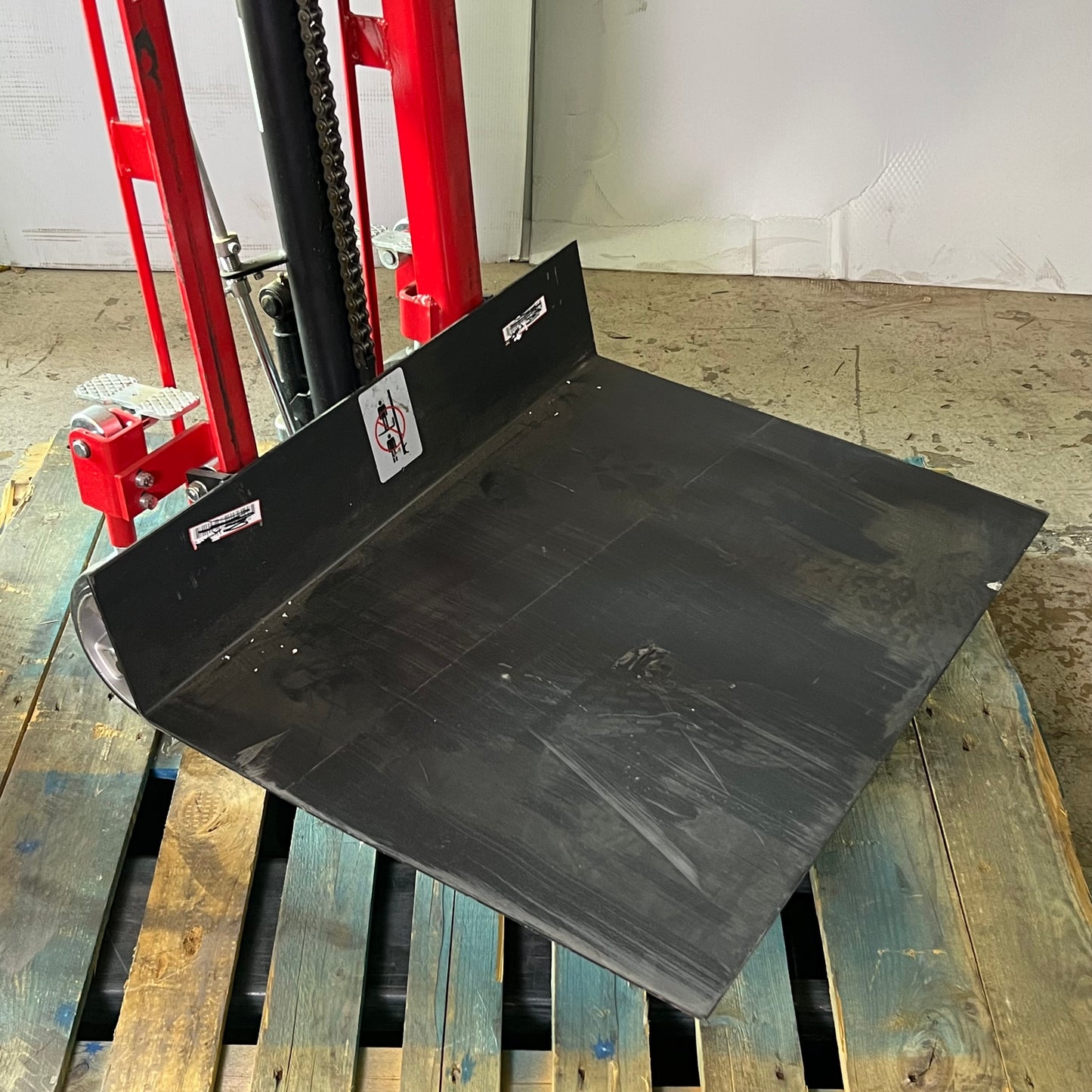 DAYTON Hydraulic Platform Lifter 750 lb Load Capacity, Red 2MPU6