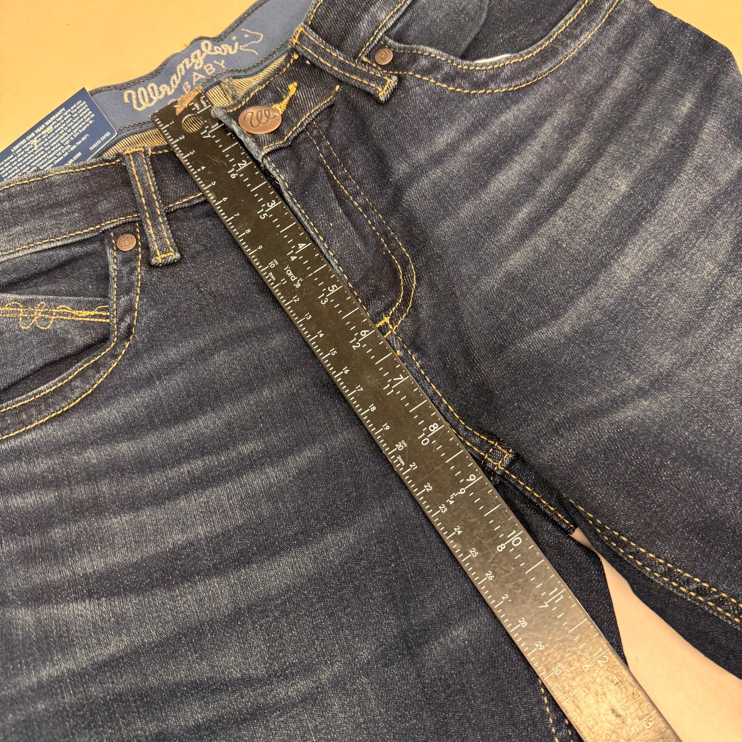 WRANGLER The Ultimate Riding Jean Q-Baby Mid-Rise 26/1 x 34 Avery 10WRQ20VA