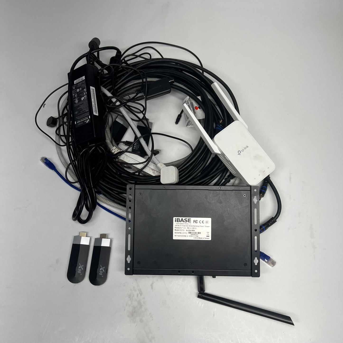 ZA@ Lot of Wifi Devices & Assorted Cords AC1200