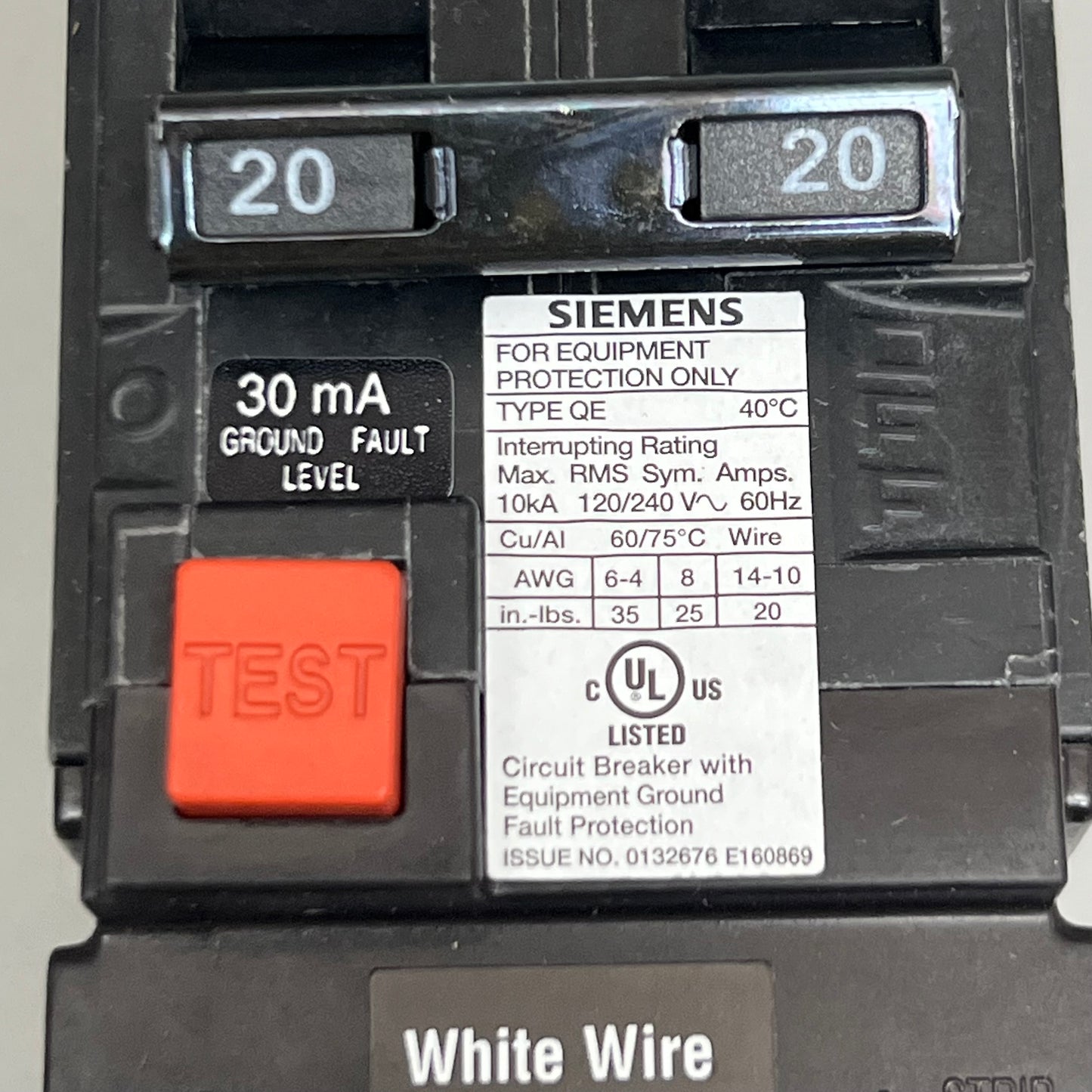 SIEMENS 20A Circuit Breaker w/ Equipment Ground Fault Protection 20A-120/240V QE220