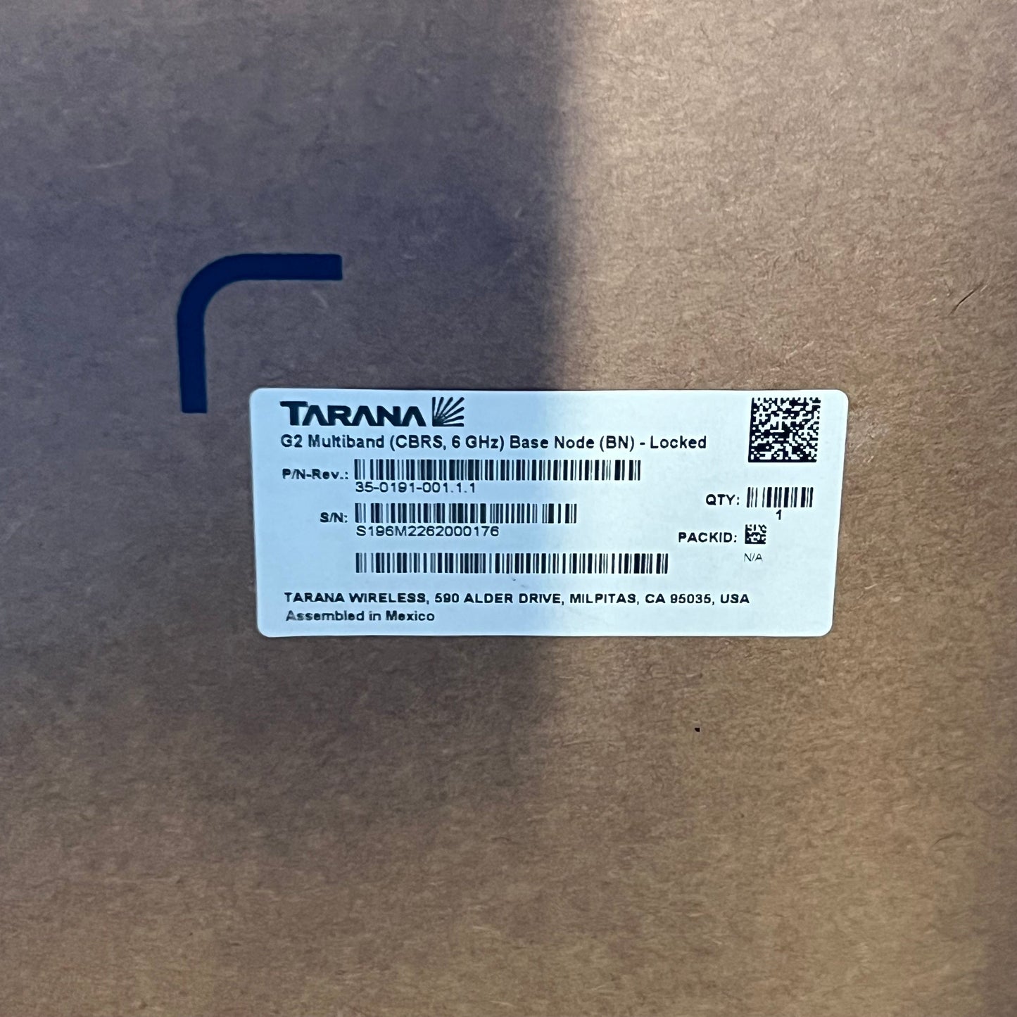 TARANA G2 Multiband 6 Ghz Base Node 24"L x 18.5"W White S196M2262000176