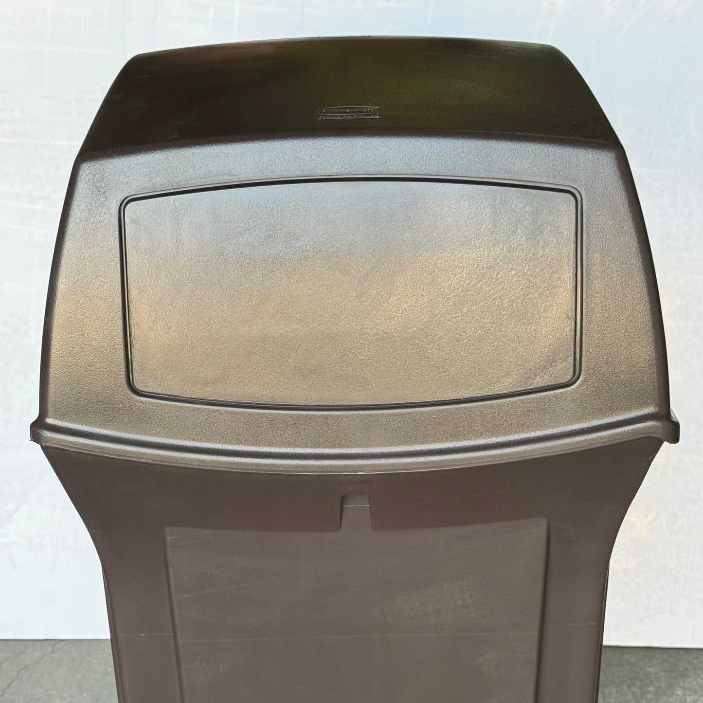 RUBBERMAID Trash Can 44”Hx20”x20” Brown