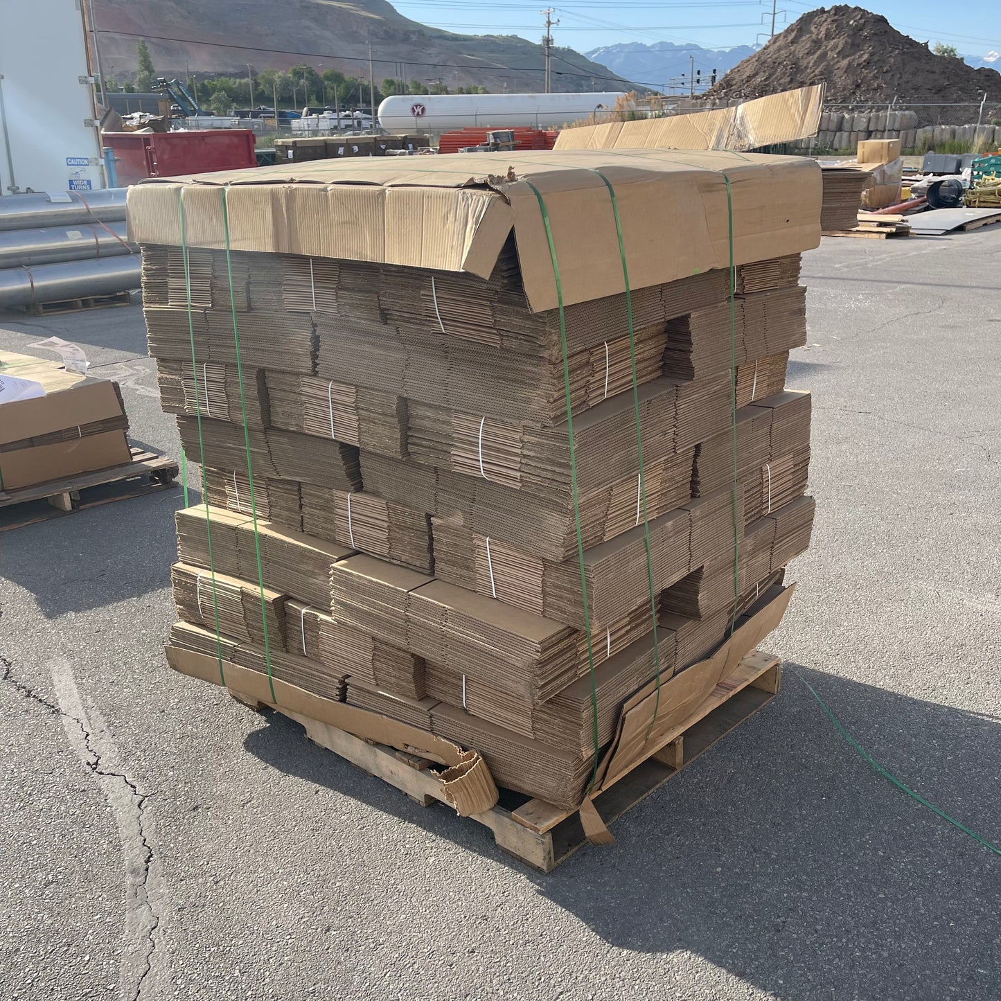 ZA@ Pallet of MIXED (1,125 Pack) Boxes 15”x11”x7-1/2”, 25 boxes per bundle (AS-IS) E