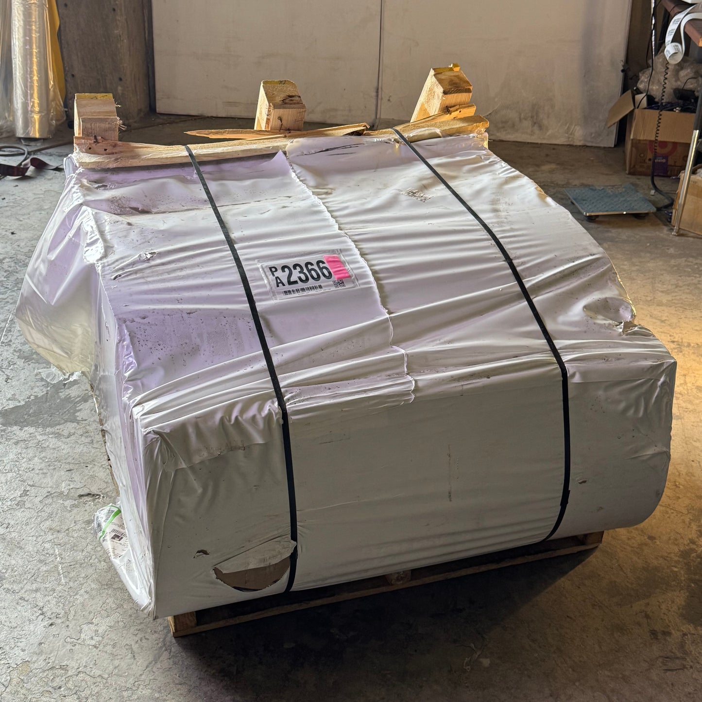 ZA@ Pallet of White Sheets of Paper Sz 40"L x 26.5"W (AS-IS)