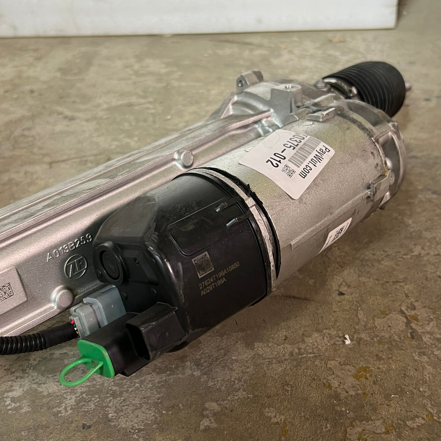 MOPAR Ram Rack And Pinion Gear 68631346AA (AS-IS, This Has a Little Scratches)