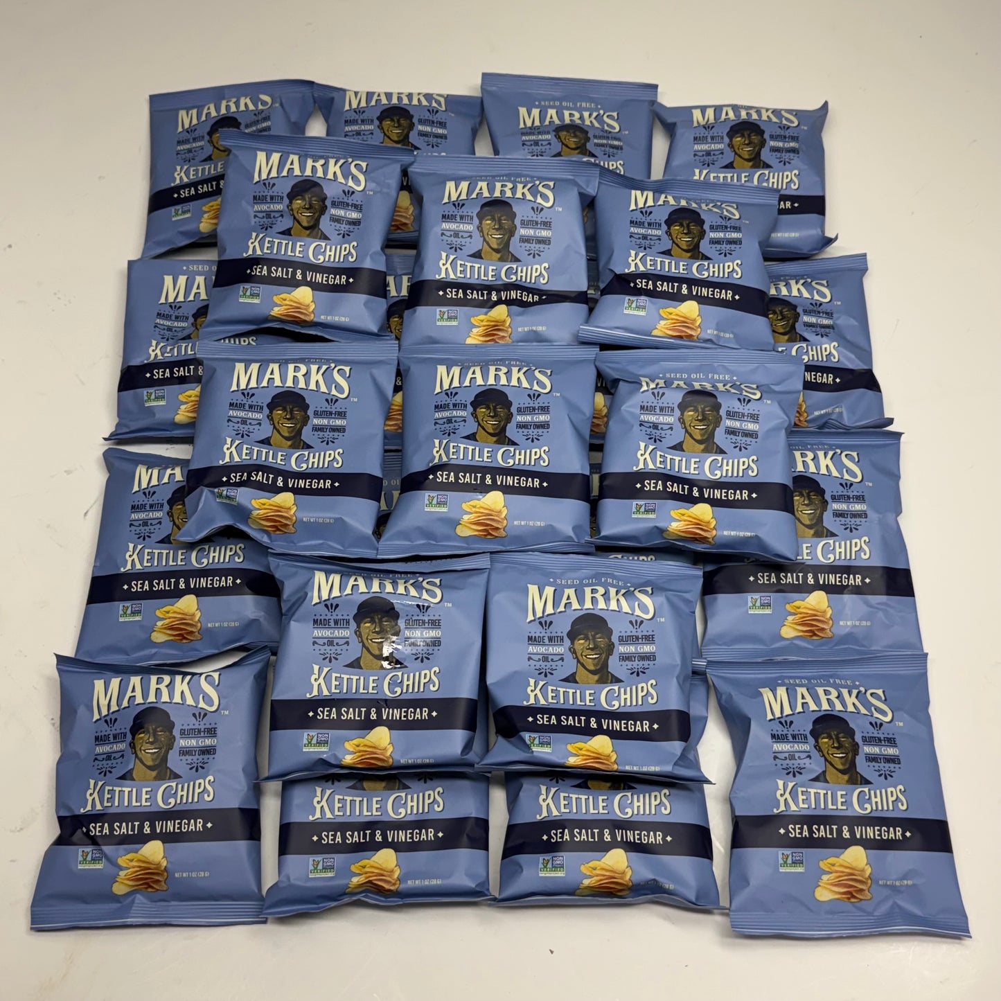 ZA@ MARK'S (24 PACK) Kettle Cooked Avocado Oil Potato Chips, Sea Salt & Vinegar 1 oz. BB 02/27 (New Other, Distressed Box)