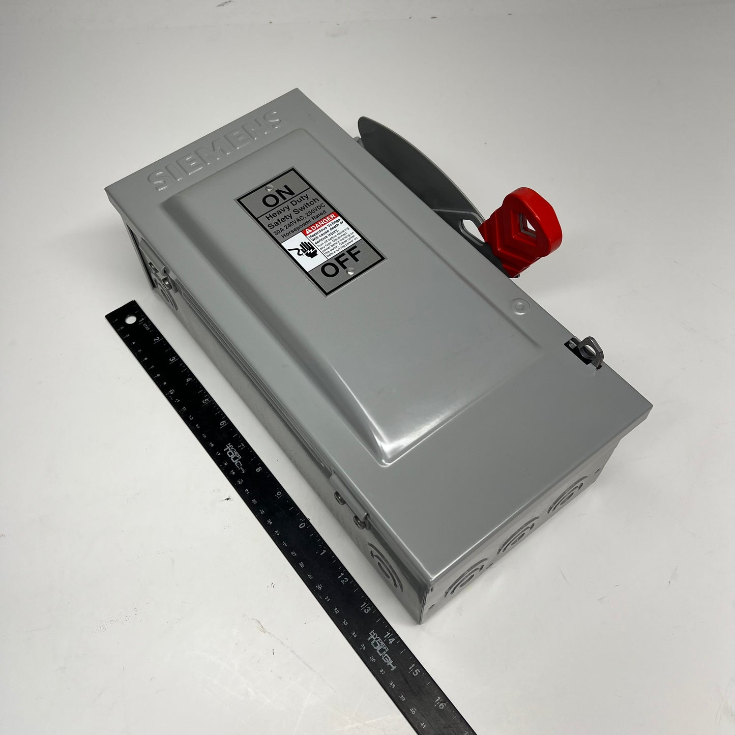 SIEMENS 30 Amp 3-pole Heavy Duty Fusible Safety Switch 240 VAC/250VDC HF321N