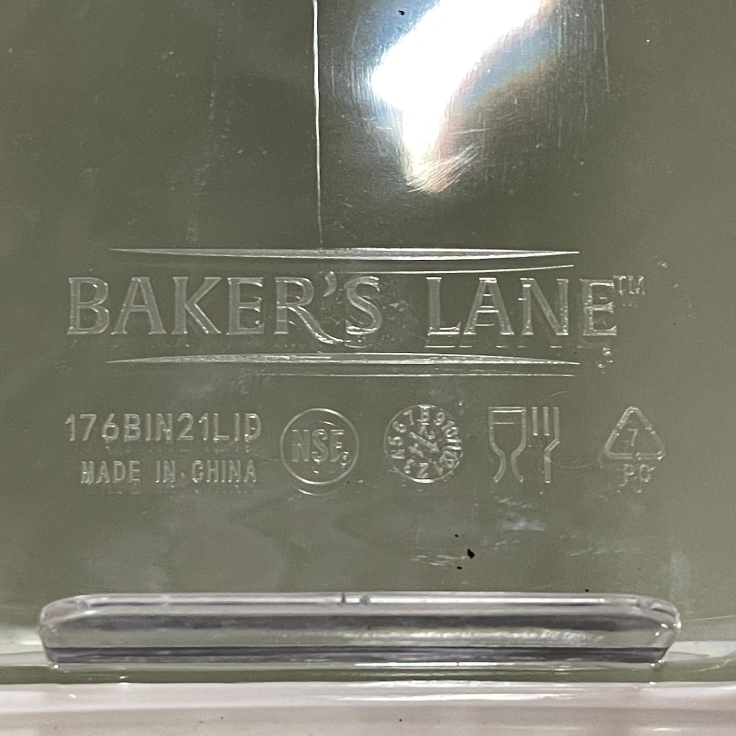 BAKER’S LANE Mobile Ingredient Bin 21 Gal White 176BIN21GL