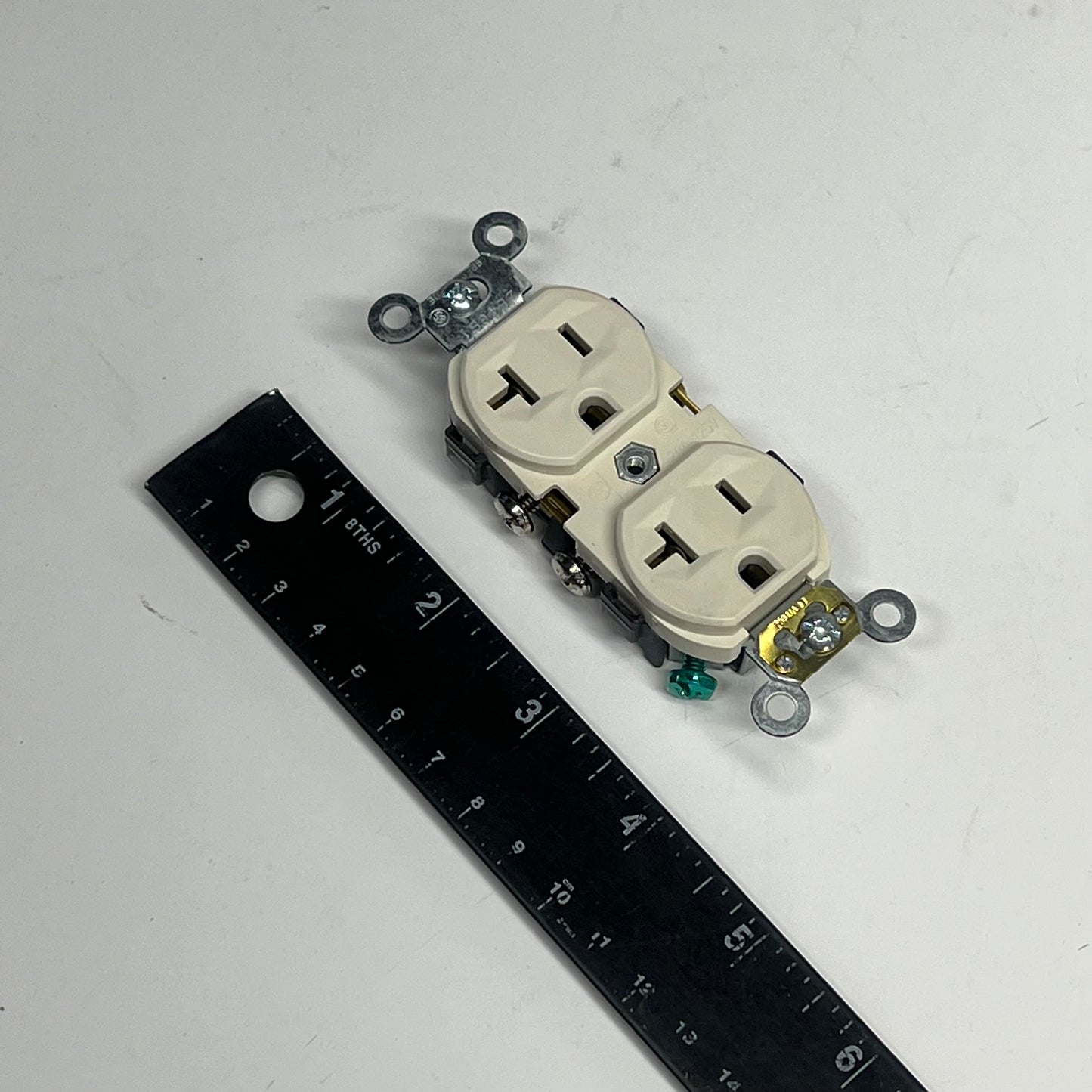 LEVITON (10 PACK) Duplex Receptacle/outlet Commercial Grade 20 Amp White CR20-T