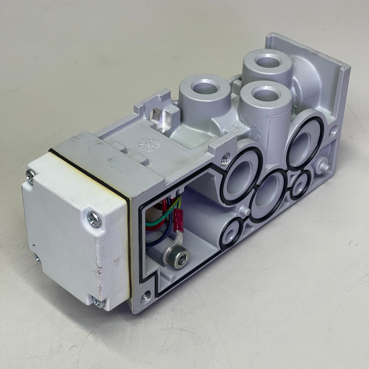 PARKER 5-Port Solenoid Valve For Pneumatic Systems (H2 Or H3 Assembly) Grey